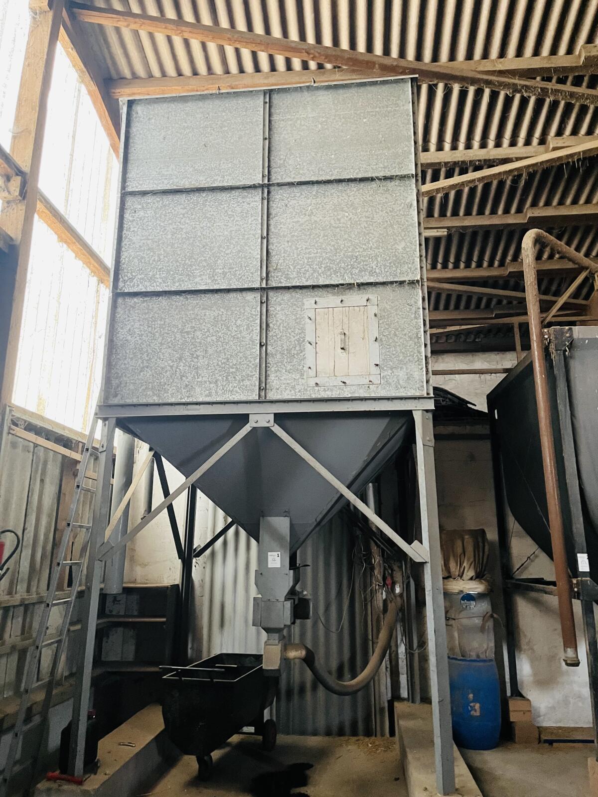 2 Silos zu verkaufen 2