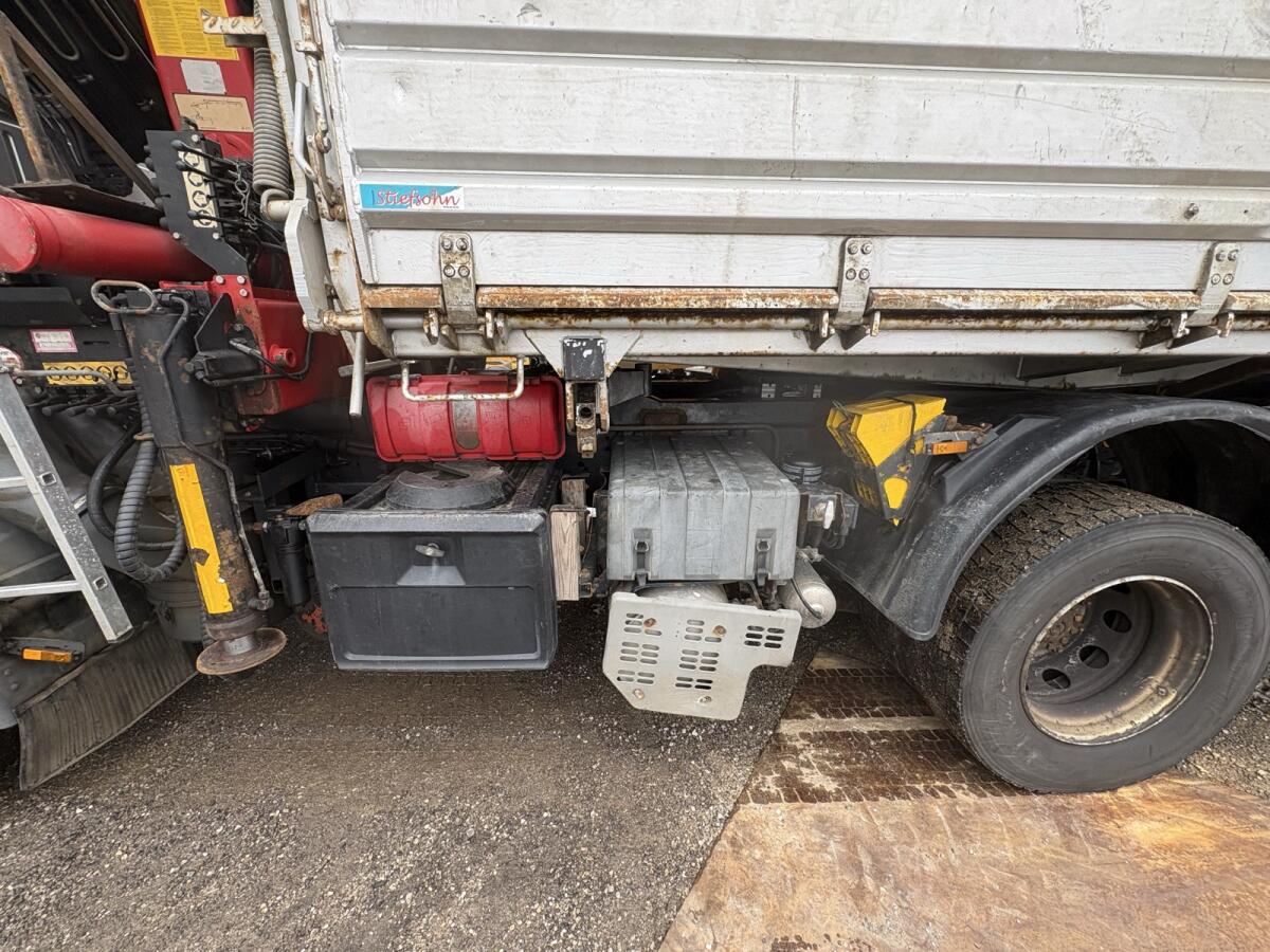 LKW 3-Achser mit HMF 15 m Kran 3