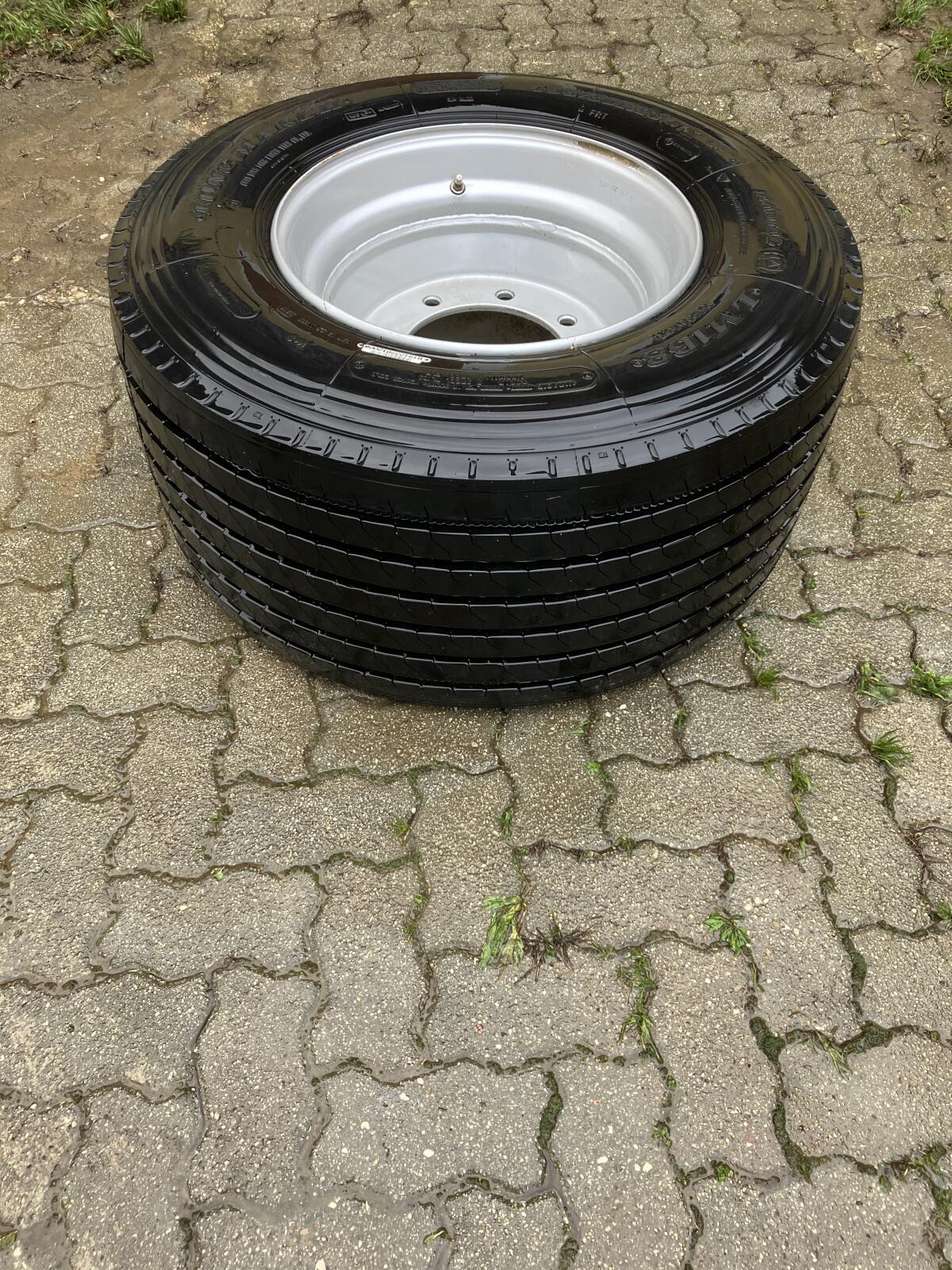 Reifen 435/50R19,5 2