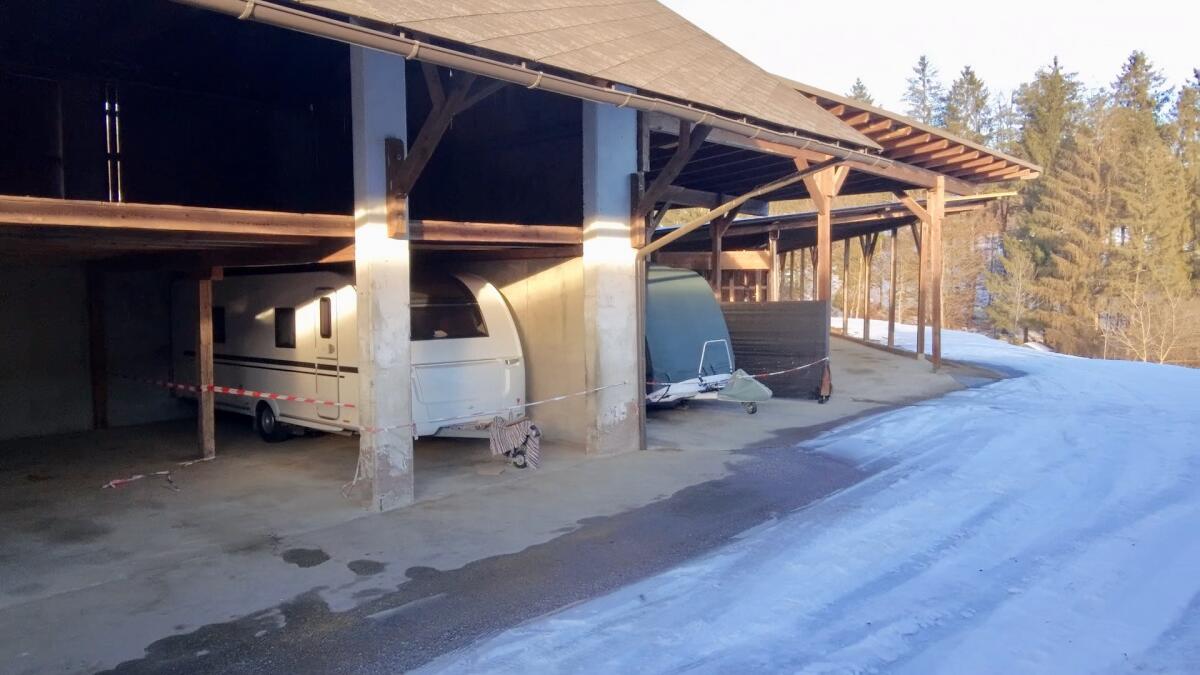 Großzügiges Bauernhaus mit Wirtschaftsgebäuden in Alleinlage 2