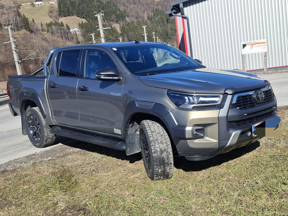 Toyota Hilux Invincible 2