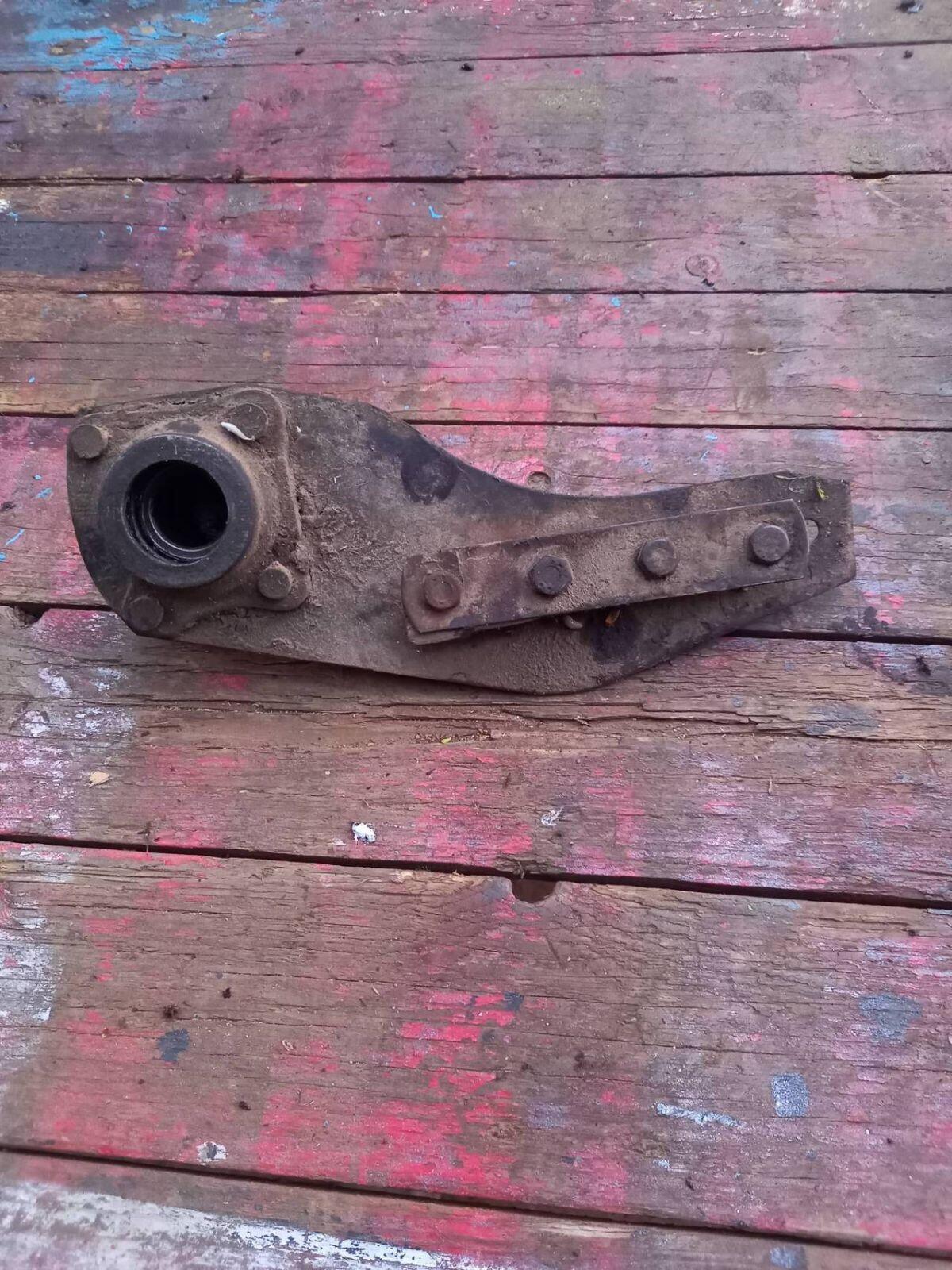 Gebrauchtes Federblech mit Lager IHC Traktor D Reihe 2