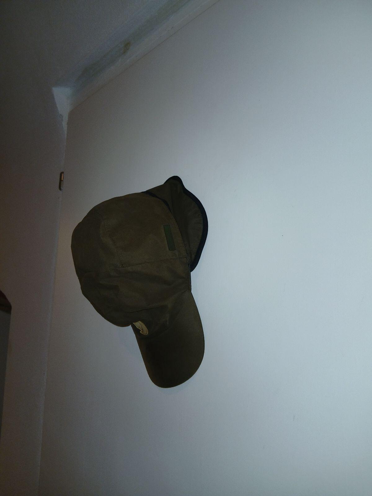 Jacken, Schießwesten und Kappe 2