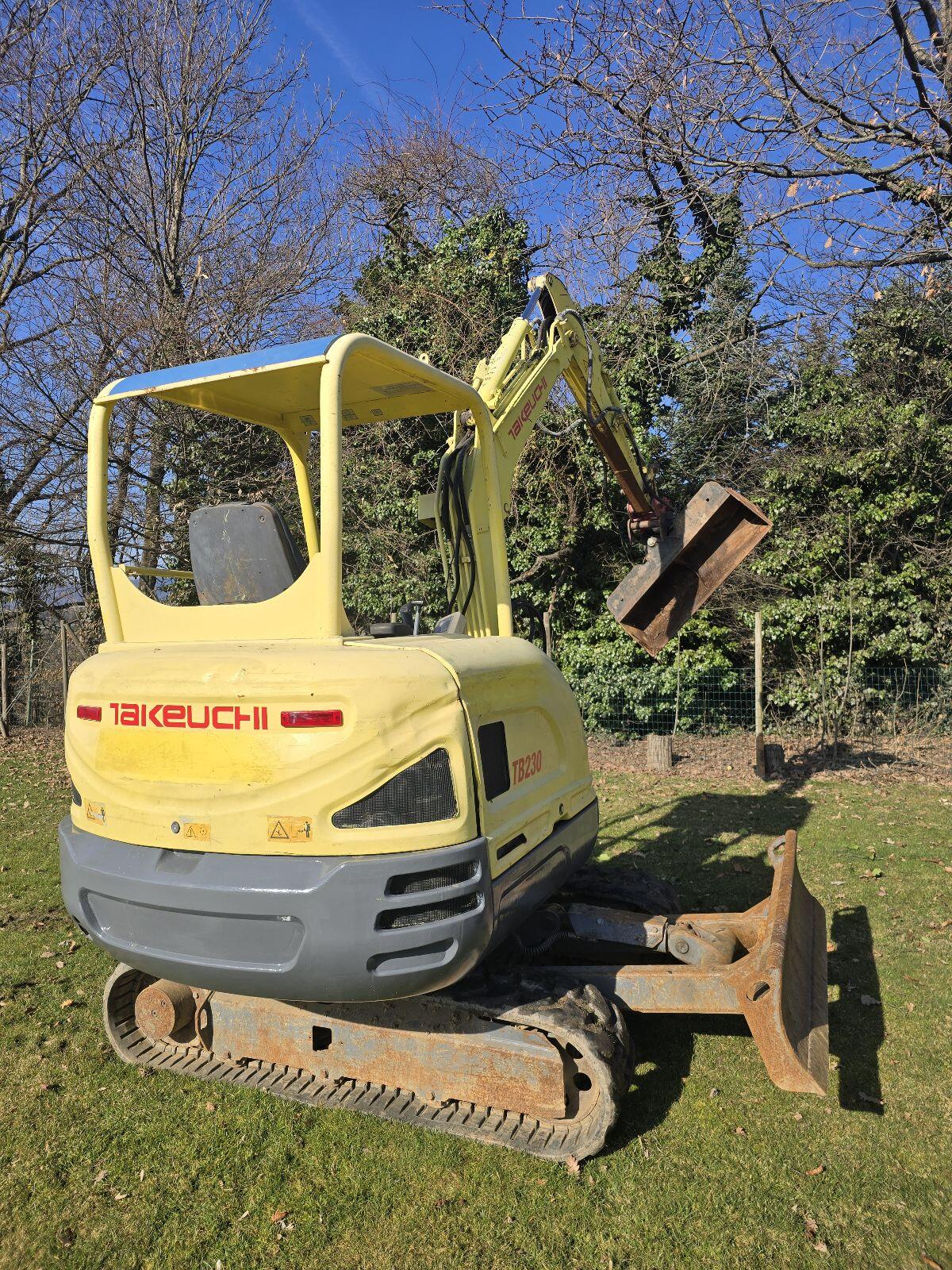Takeuchi Tb230 3