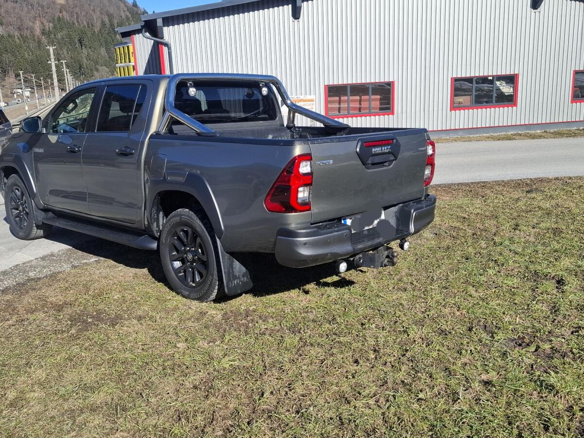 Toyota Hilux Invincible 3