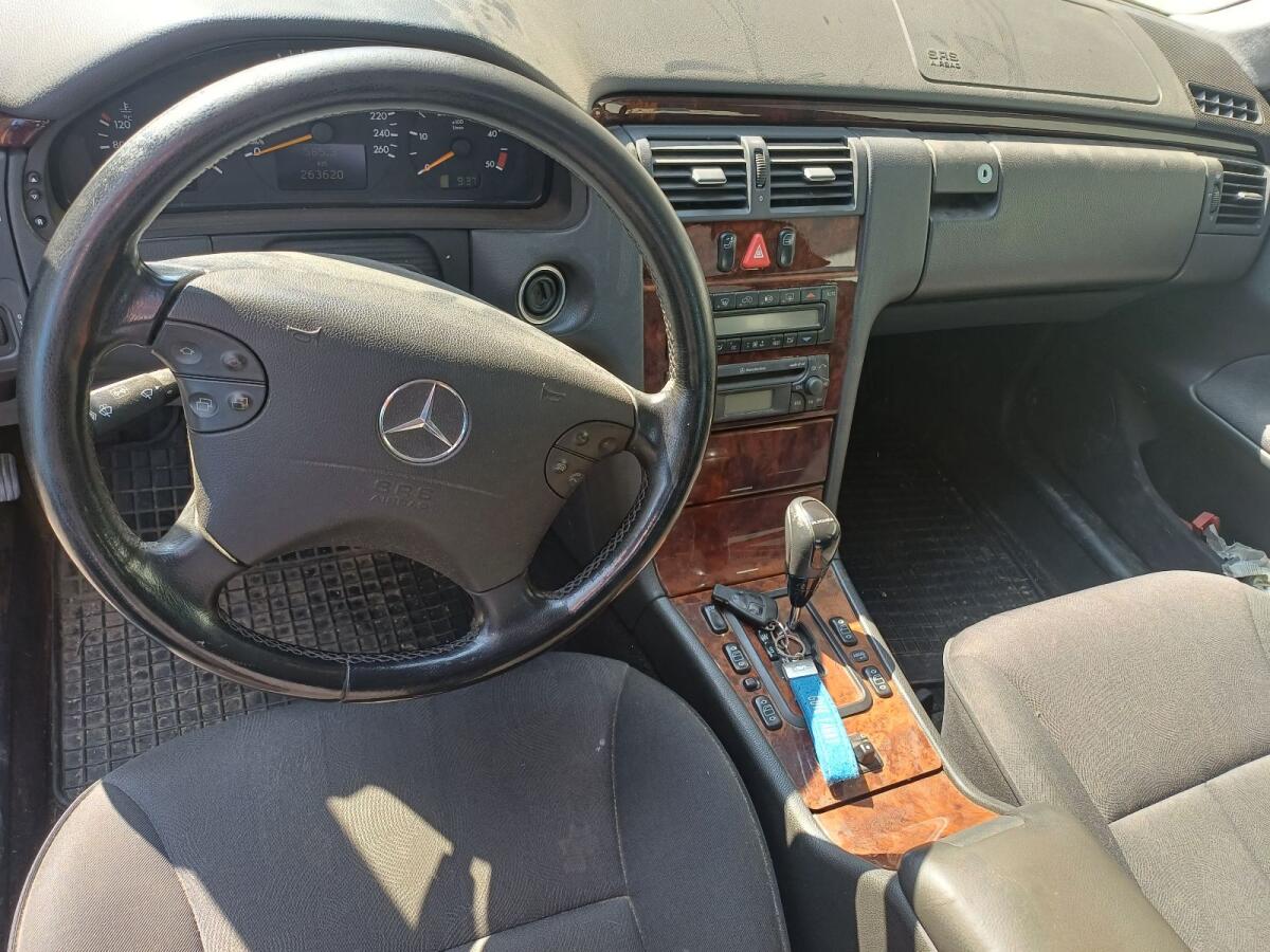 Mercedes E 270 W210 3