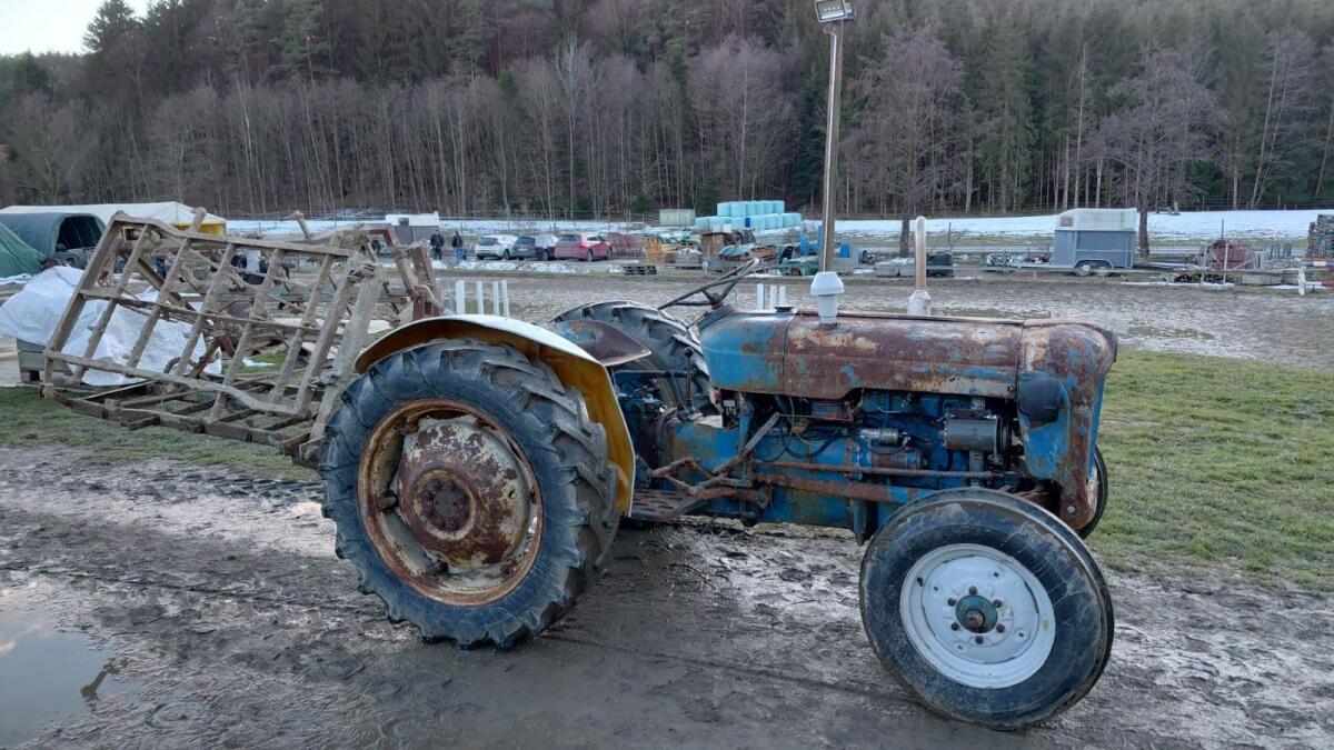 Ford Dexta Traktor 2