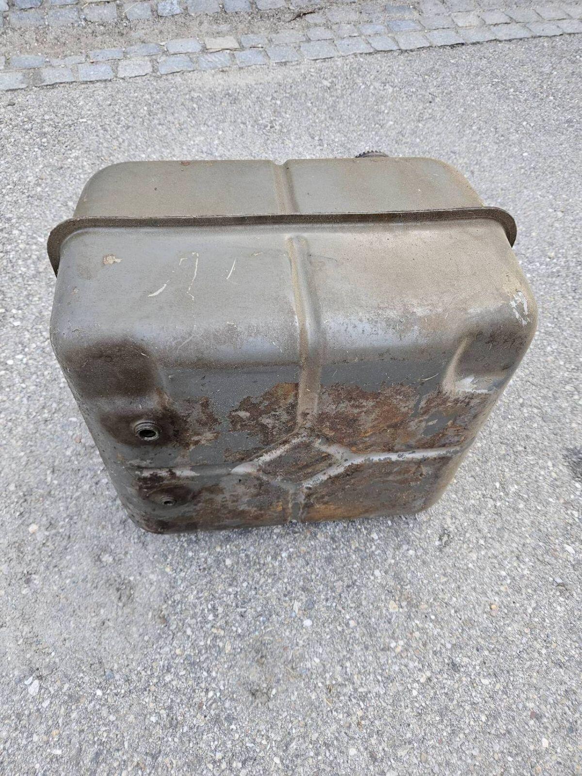 Steyr Plus 650 Dieseltank 3