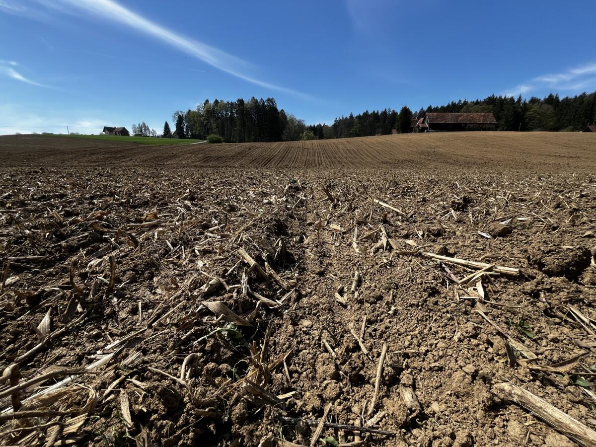 Gülle und Mist einarbeiten und Aussaat in einem Arbeitsgang 3