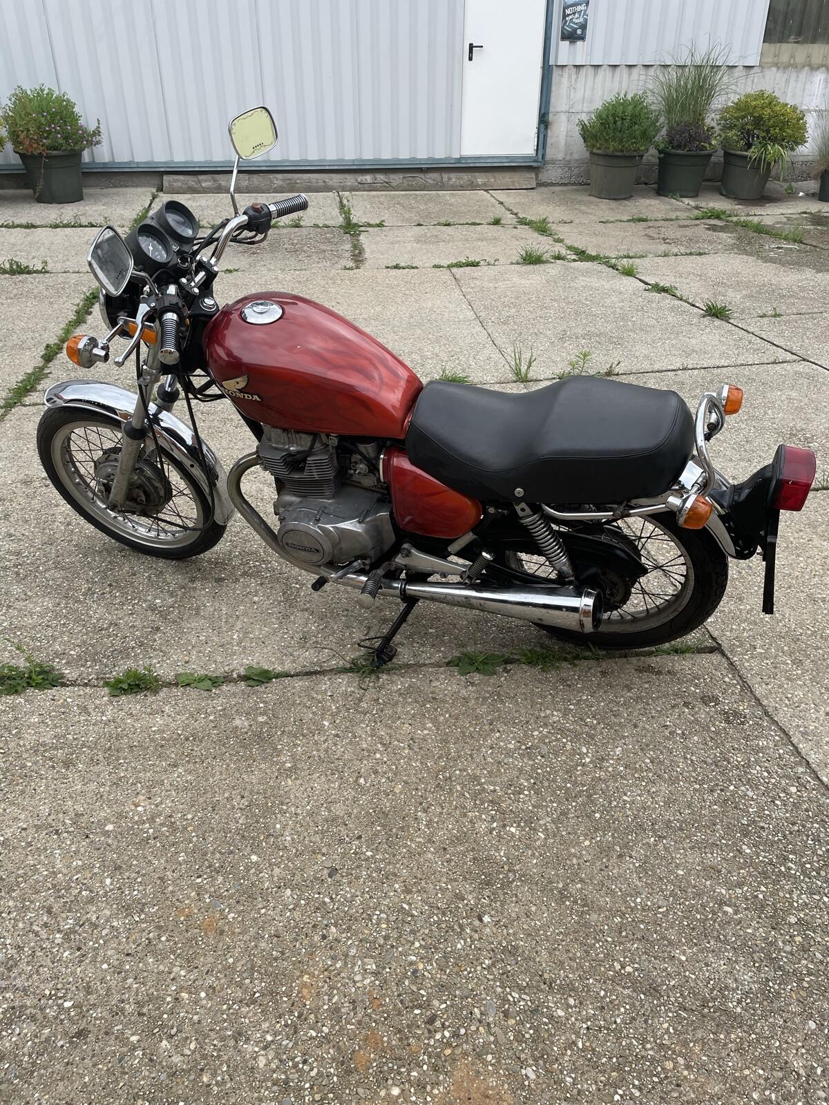 Honda CB400T 2