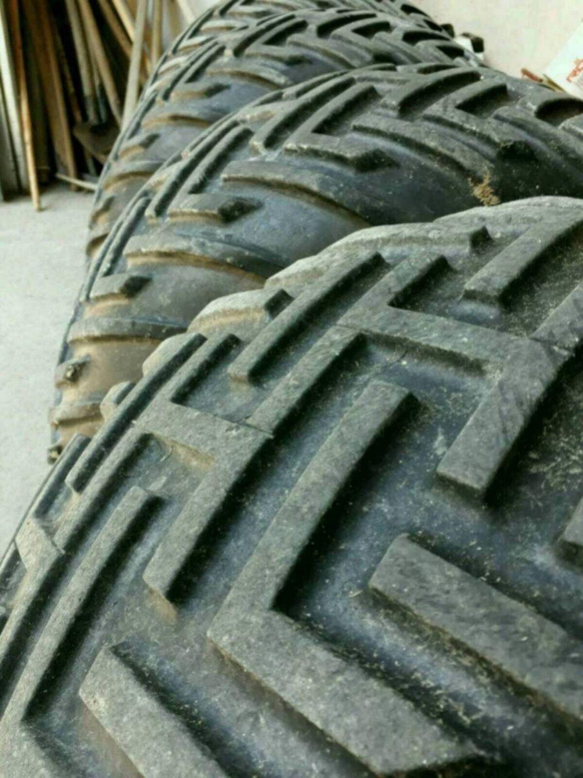 Reifen 33x15.50R15 BKT 2