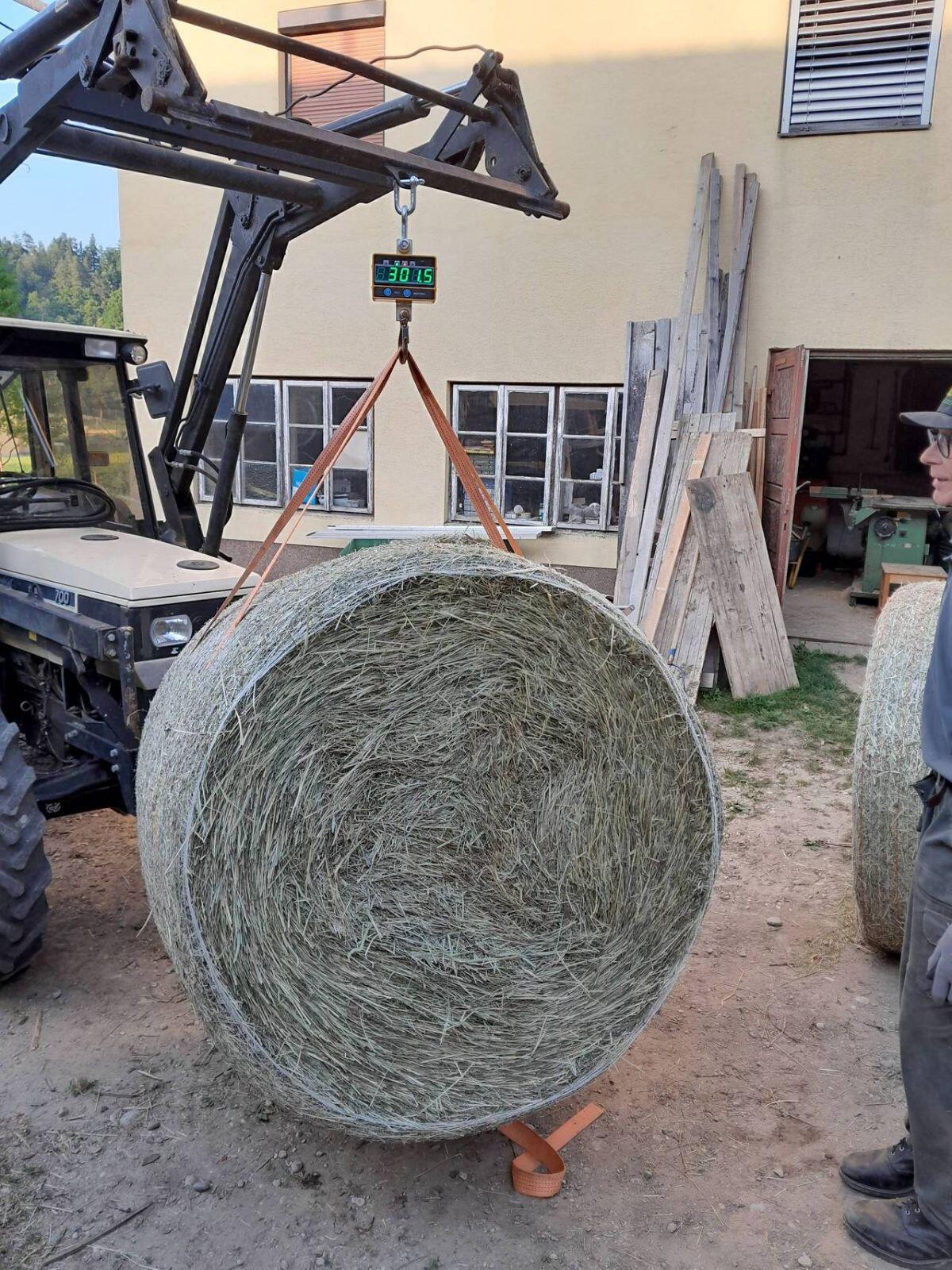 Heu Rundballen Bio Betrieb 2