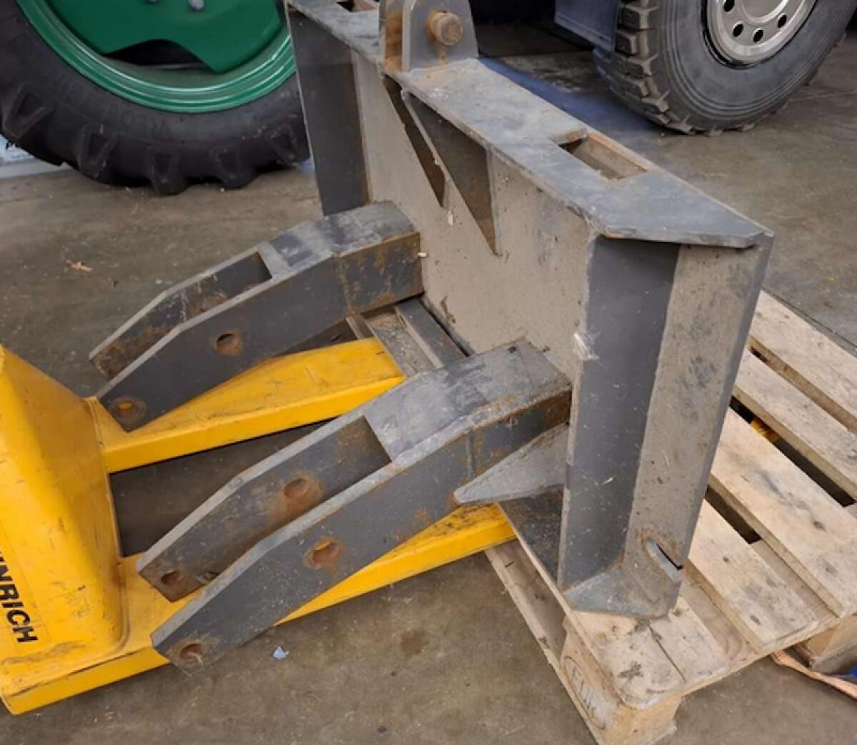 Schneeschild Aufnahmeplatte (z.B. Fendt Farmer 3xx-5xx LSA) 3