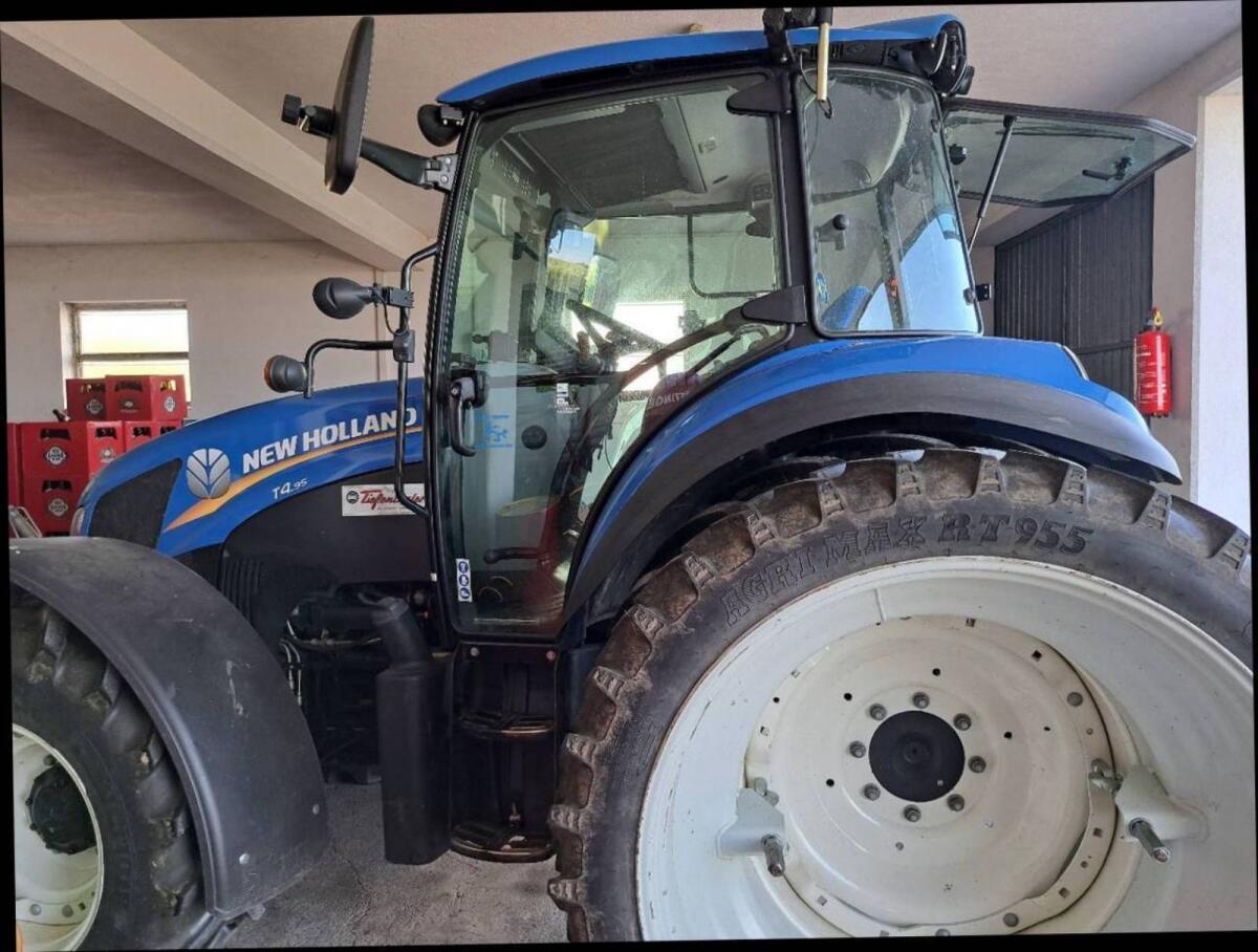 New Holland T4.95 2