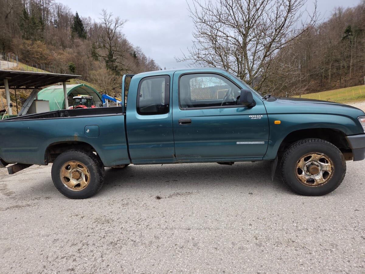 Toyota Hilux 2