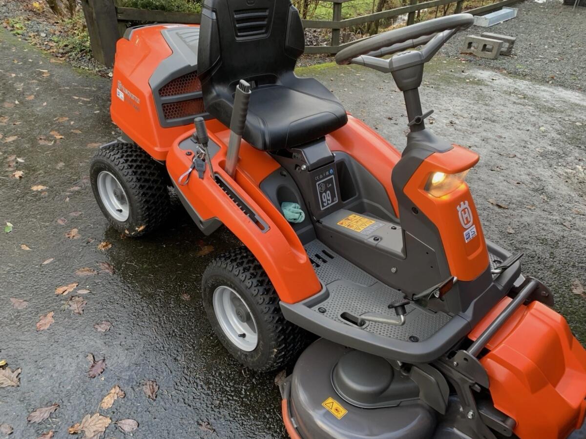 2025 Husqvarna Rider R 216T AWD Aufsitzmäher, wie neu 30 Bstd. 2