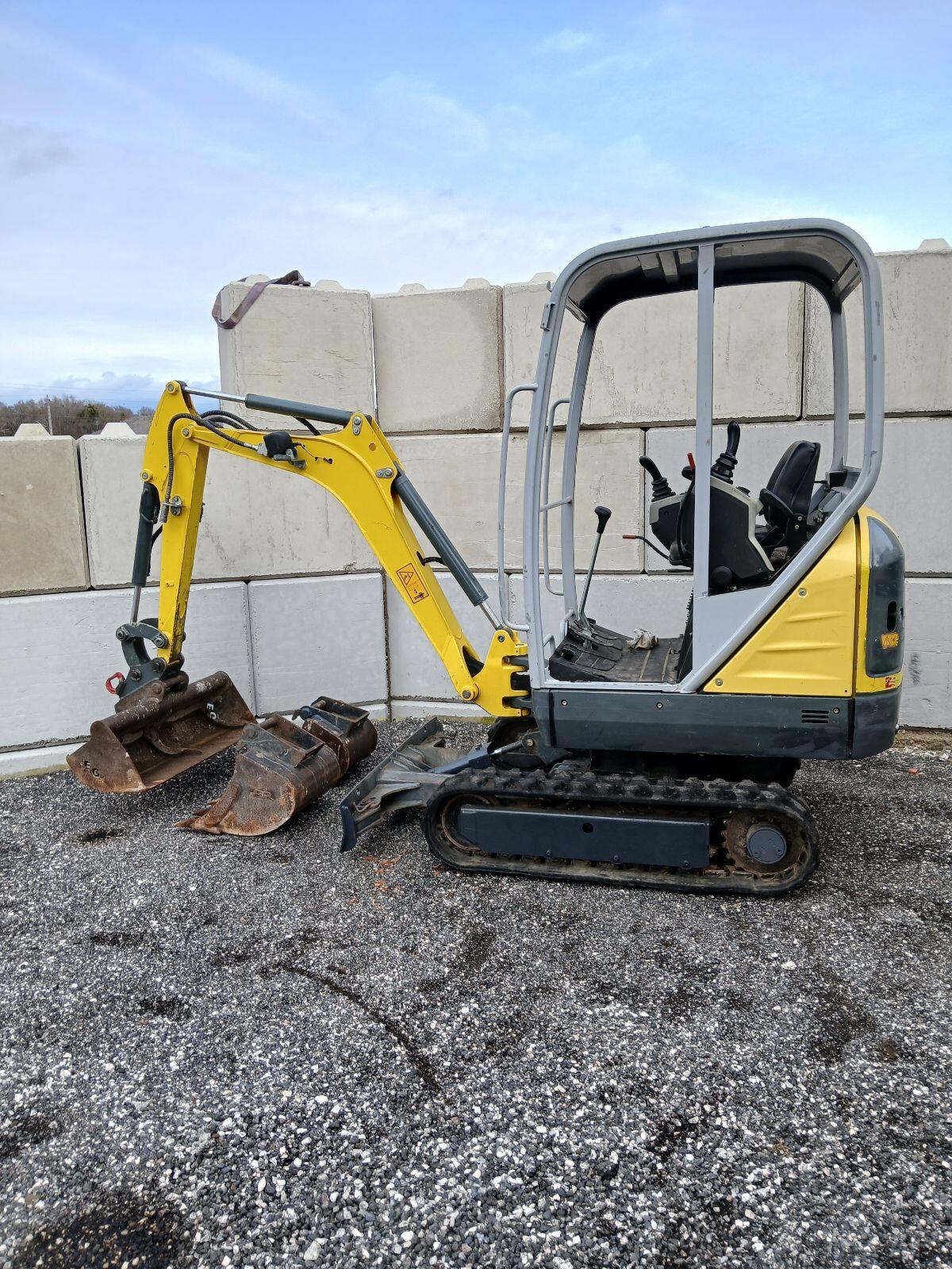 Wacker Neuson ET16 Takeuchi TB016 216 2