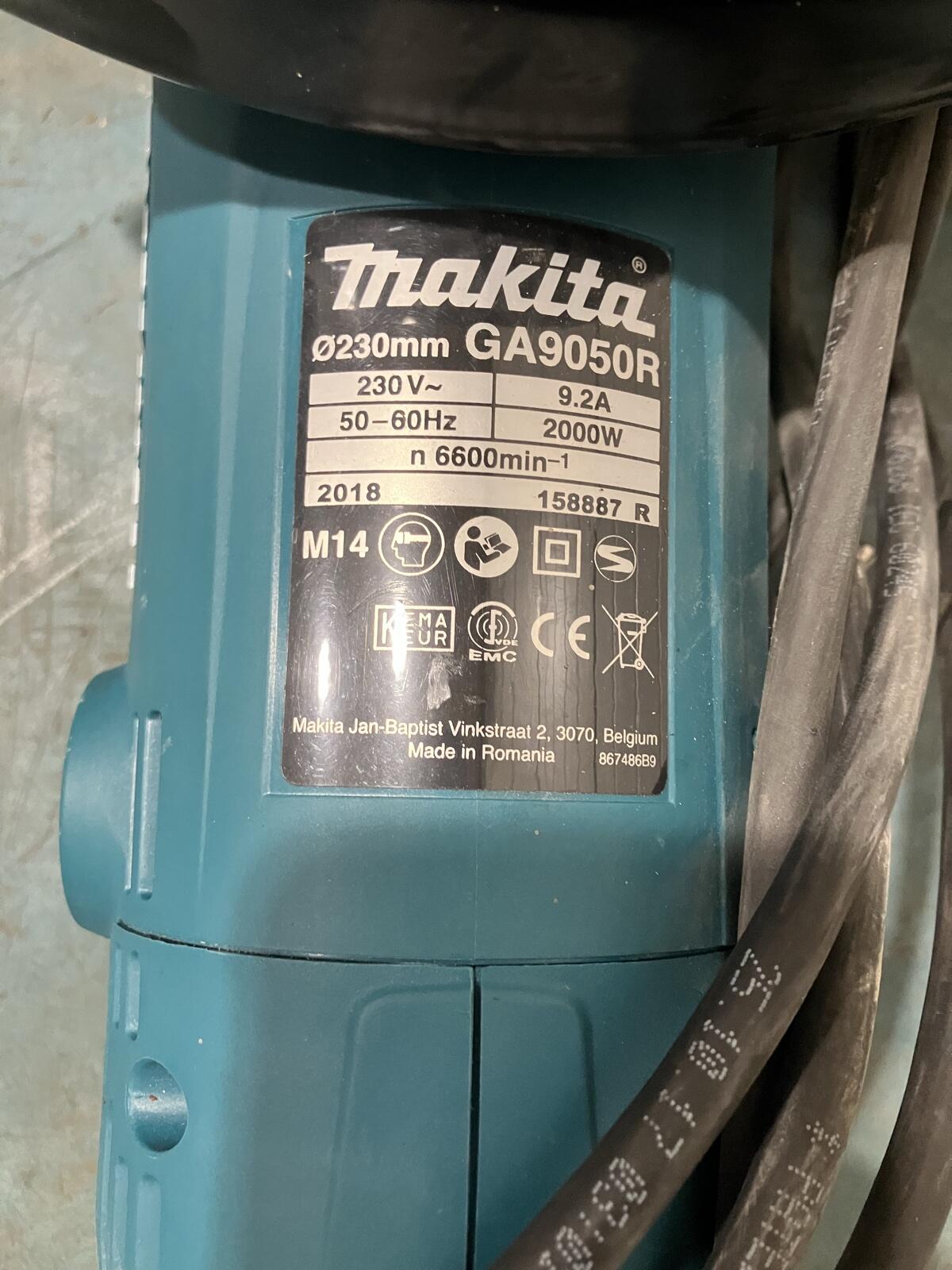 Makita Winkelschleifer GA9050R 3