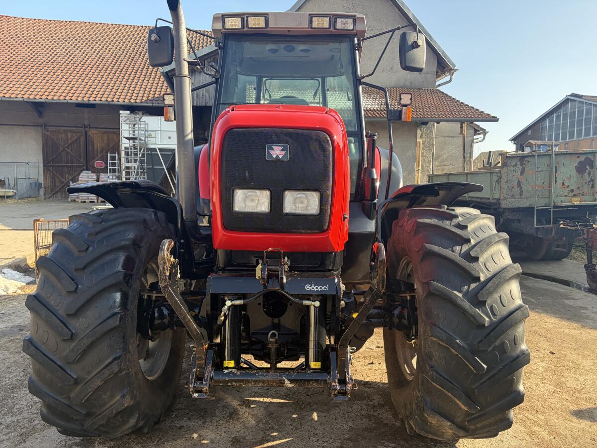 Massey Ferguson MF 8220 Dynashift 2