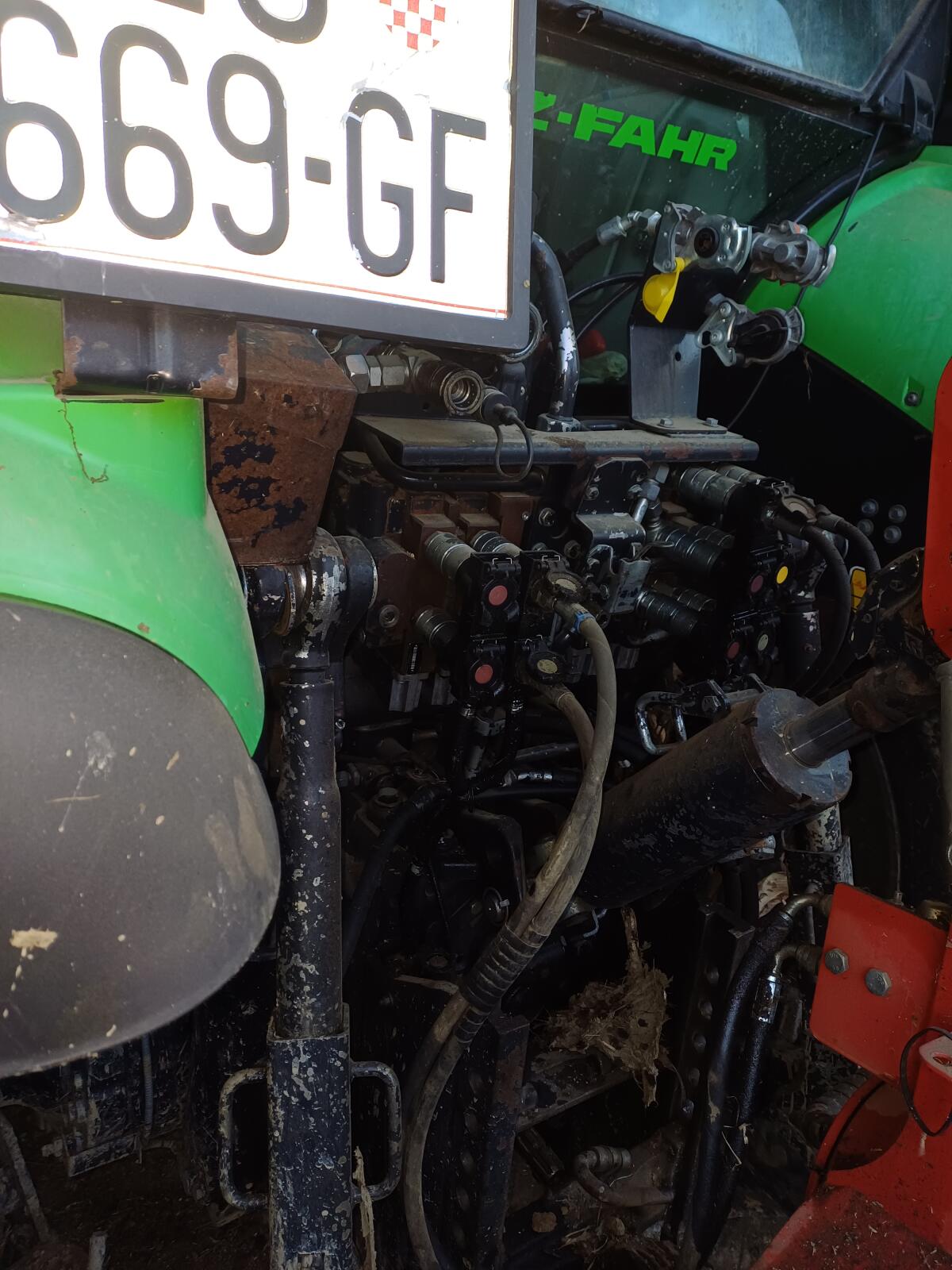 Deutz Fahr 6150.4P Traktor 2