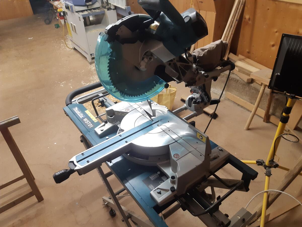 Kapp- und Gehrungssäge Makita LS1216X 2