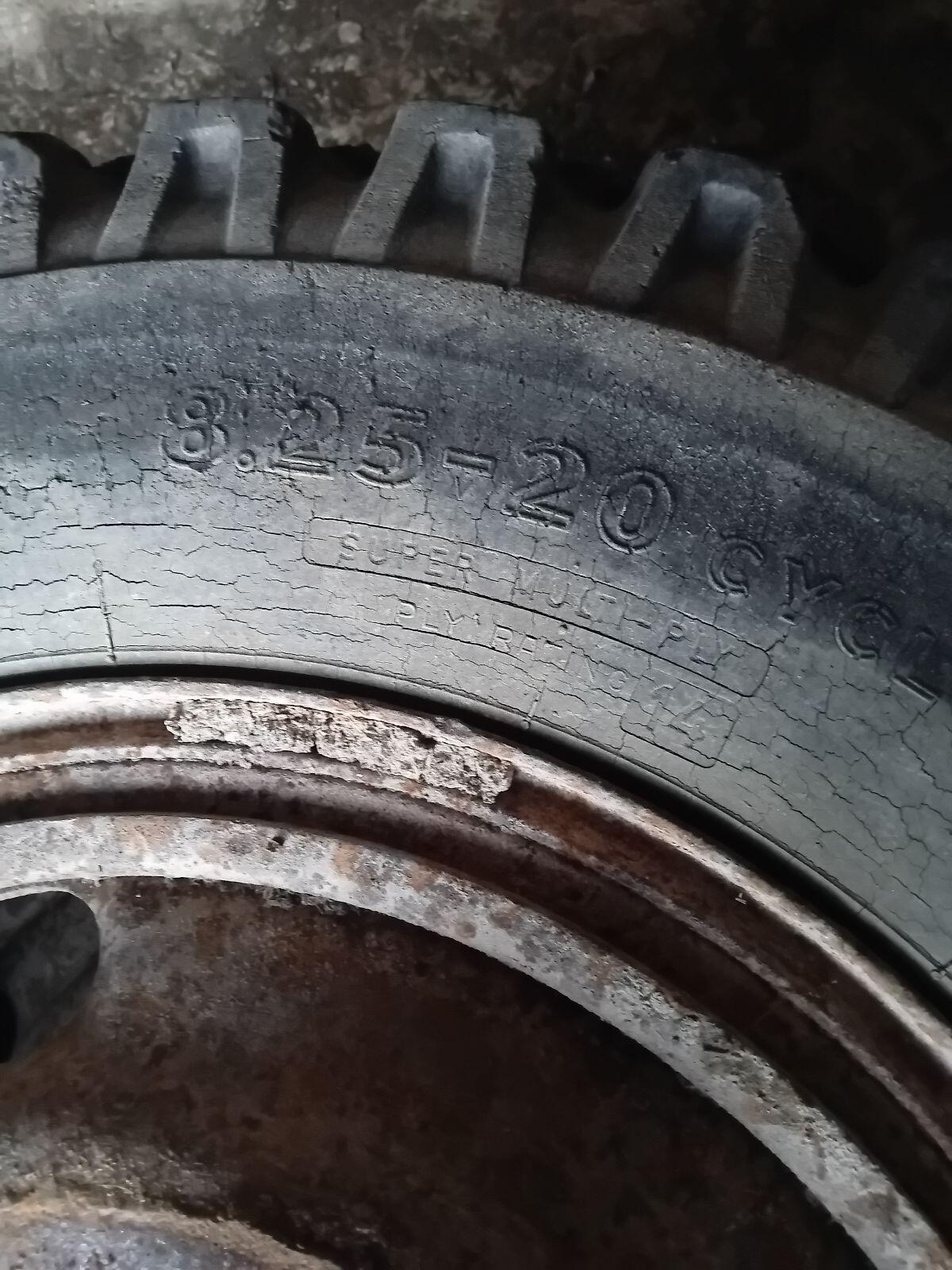 Kompletträder 8,25-20 3