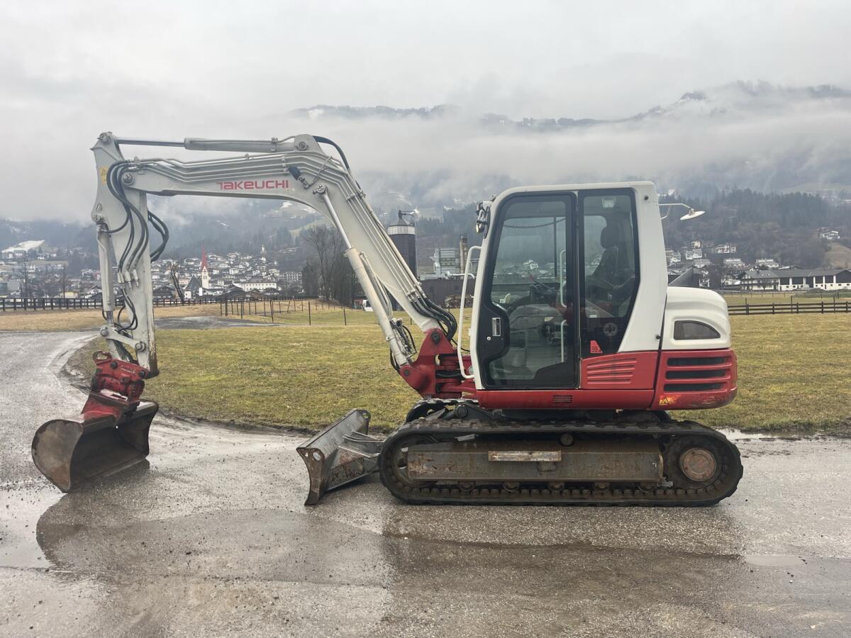 Takeuchi TB290 Bagger Powertilt 2