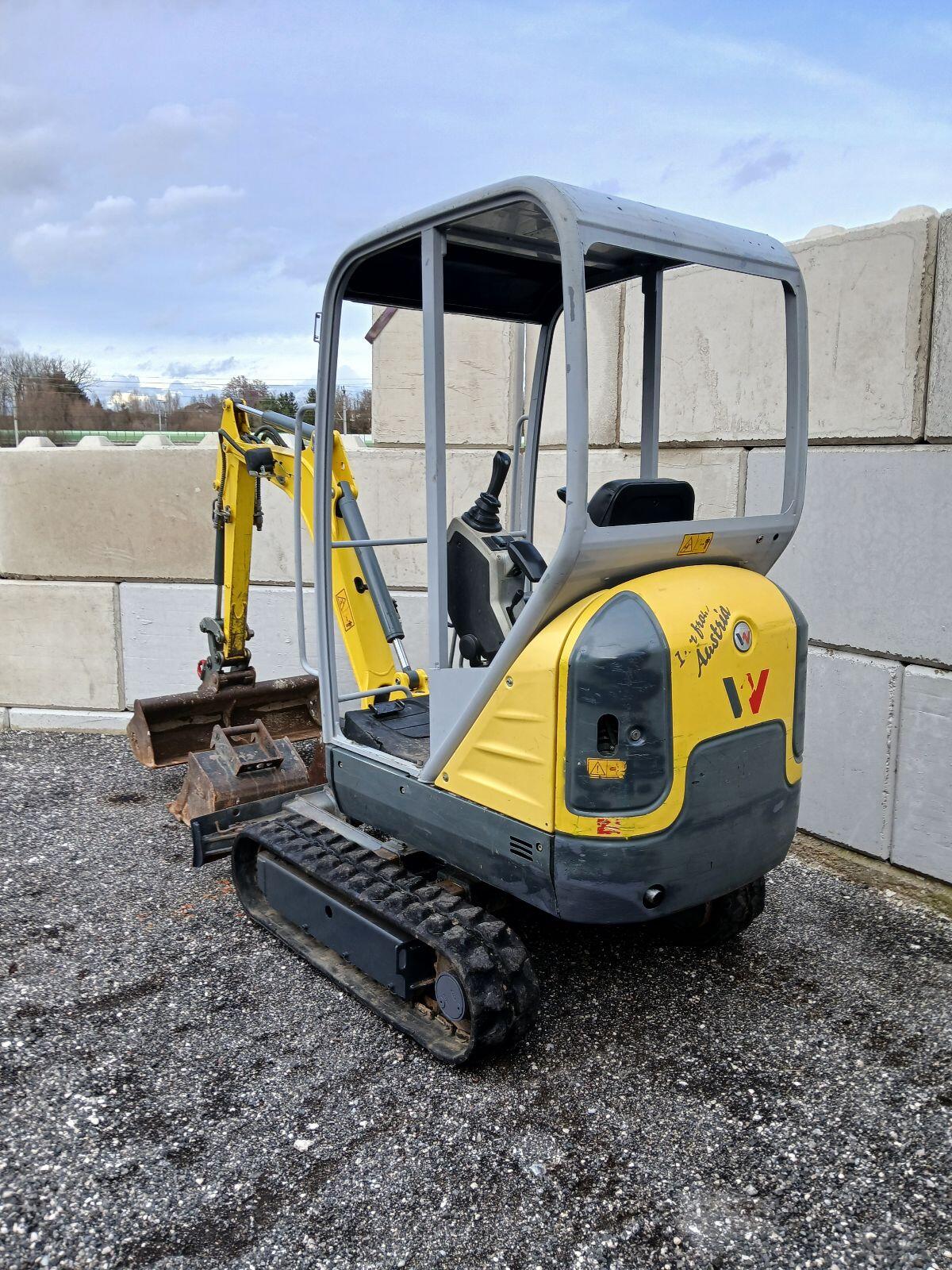 Wacker Neuson ET16 Takeuchi TB016 216 3