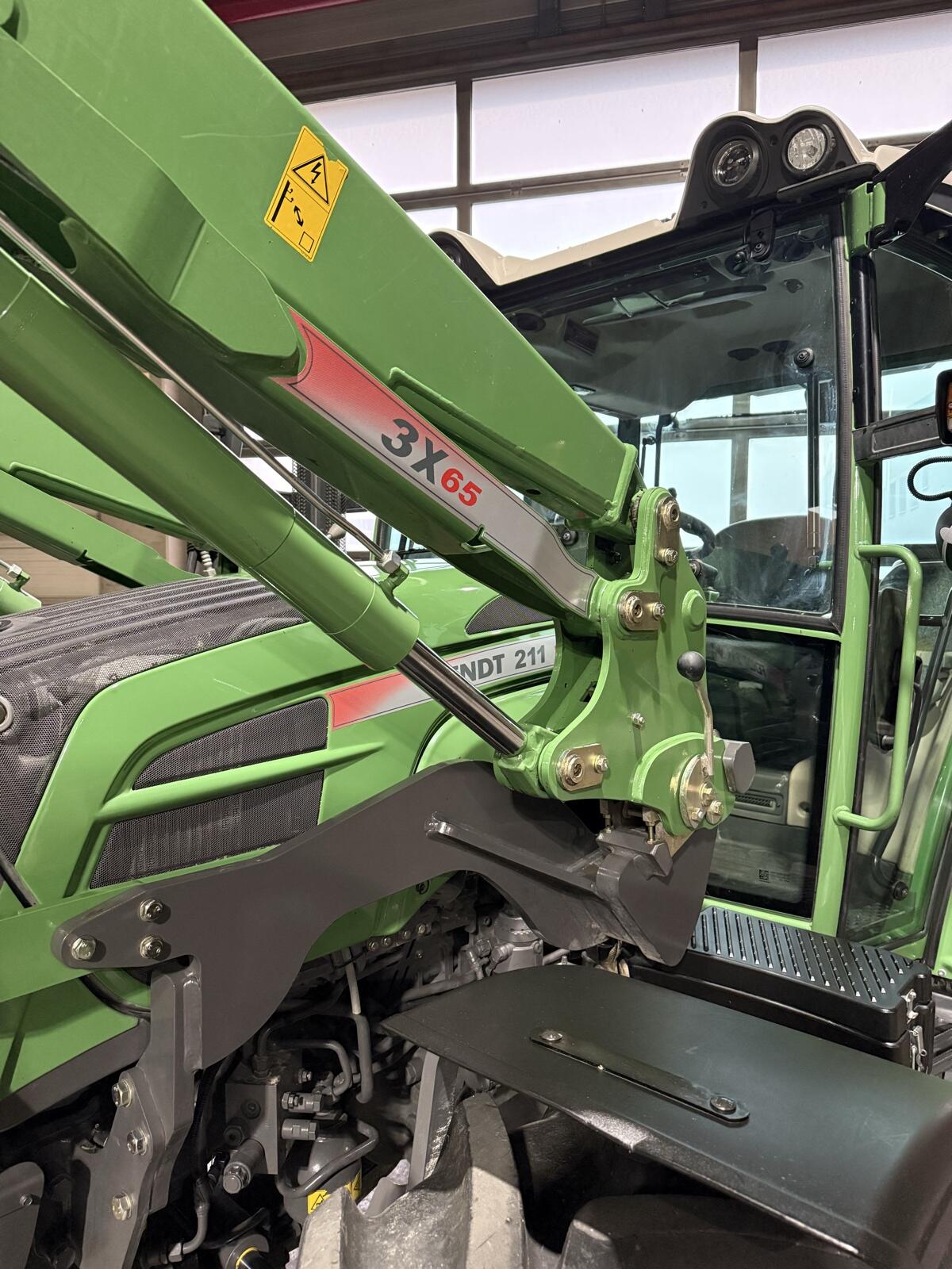 Fendt 211 S3 Vario, nur 1.280 Bstd., Preis brutto 2