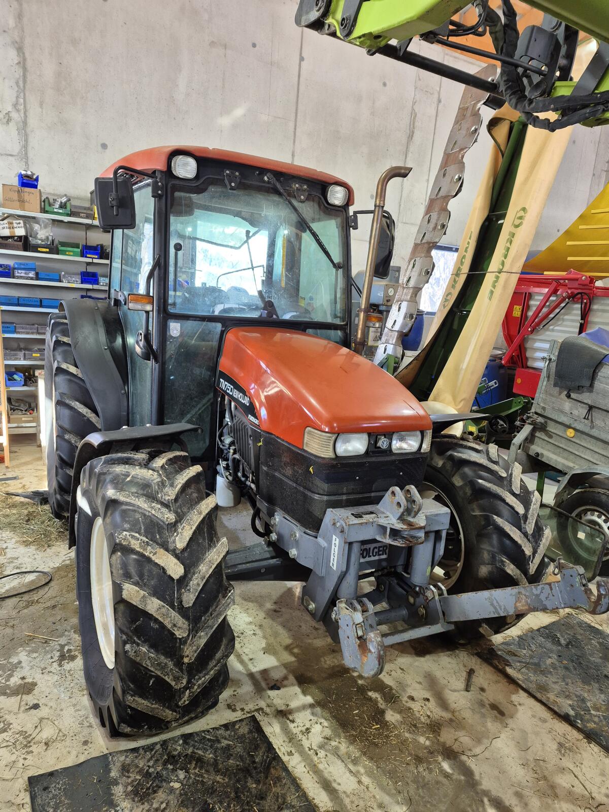 New Holland TND 750 Traktor 2