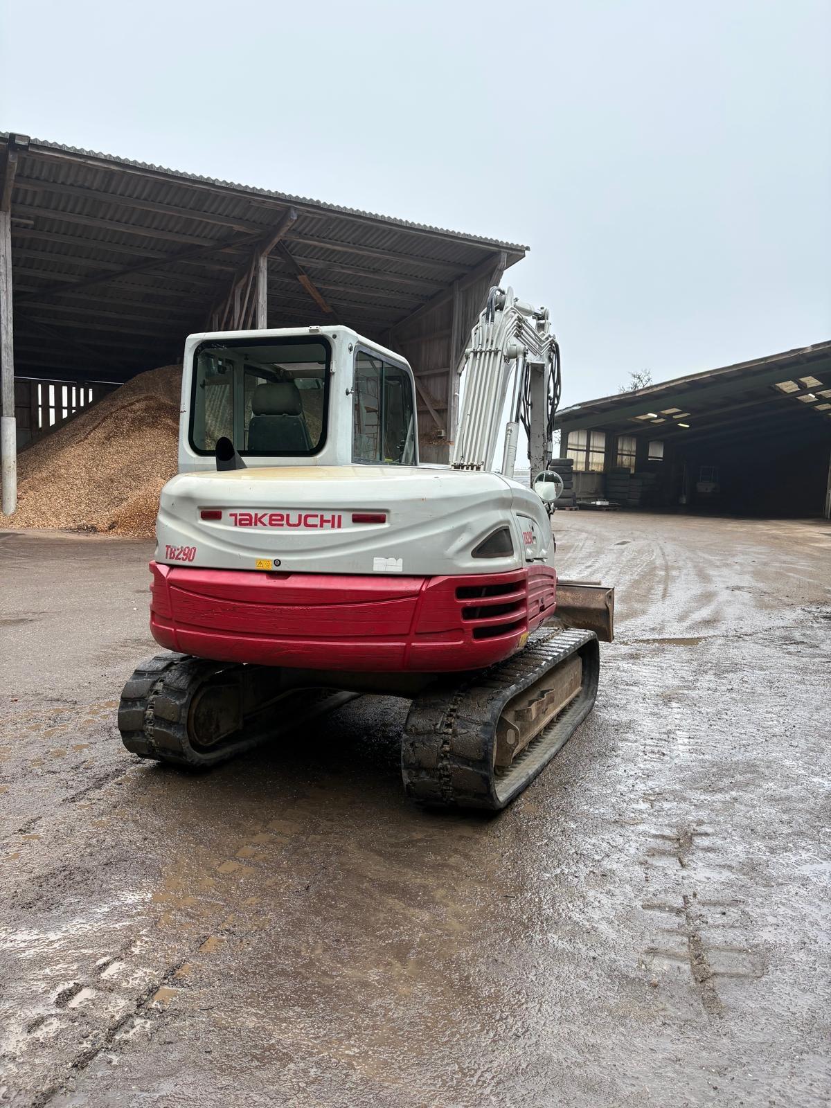 Bagger Takeuchi TB290 2