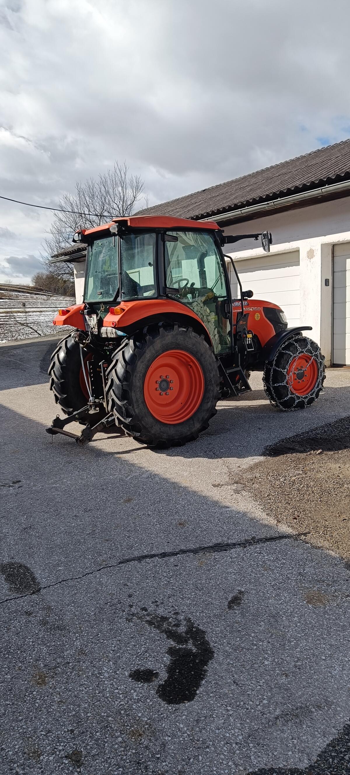 Kubota M6060C 2