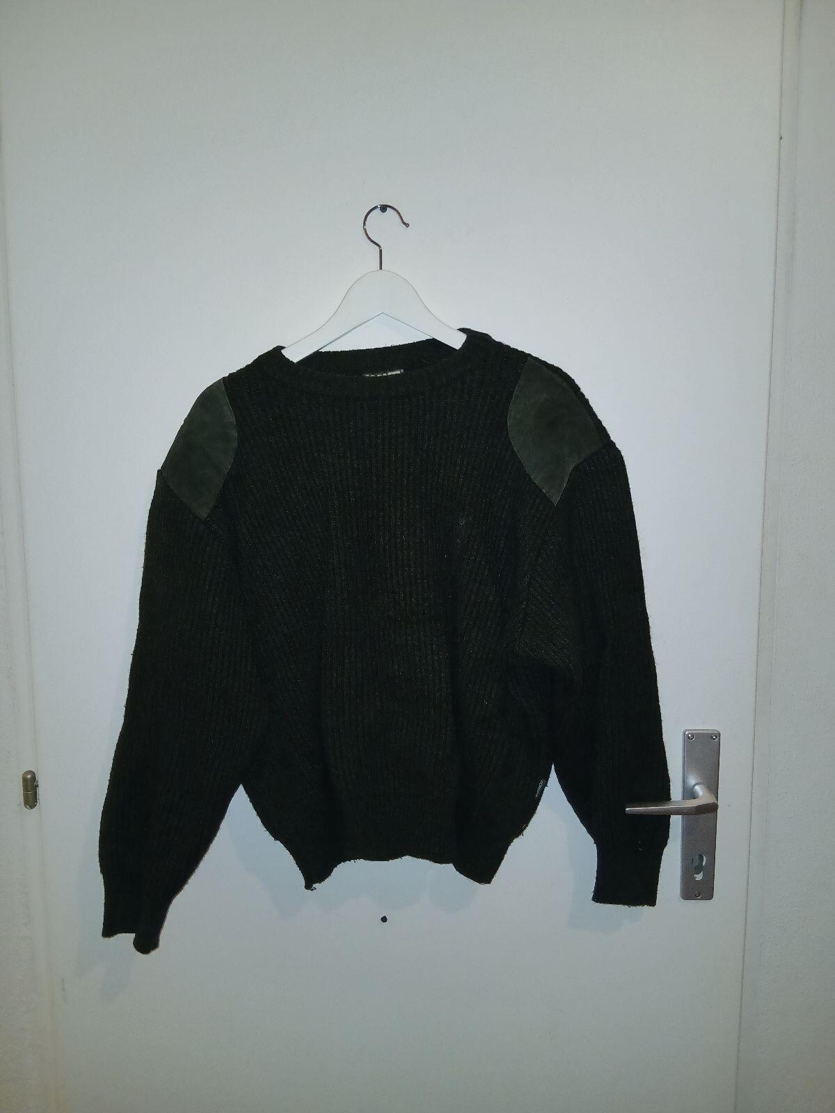 Jacken, Schießwesten und Kappe 3