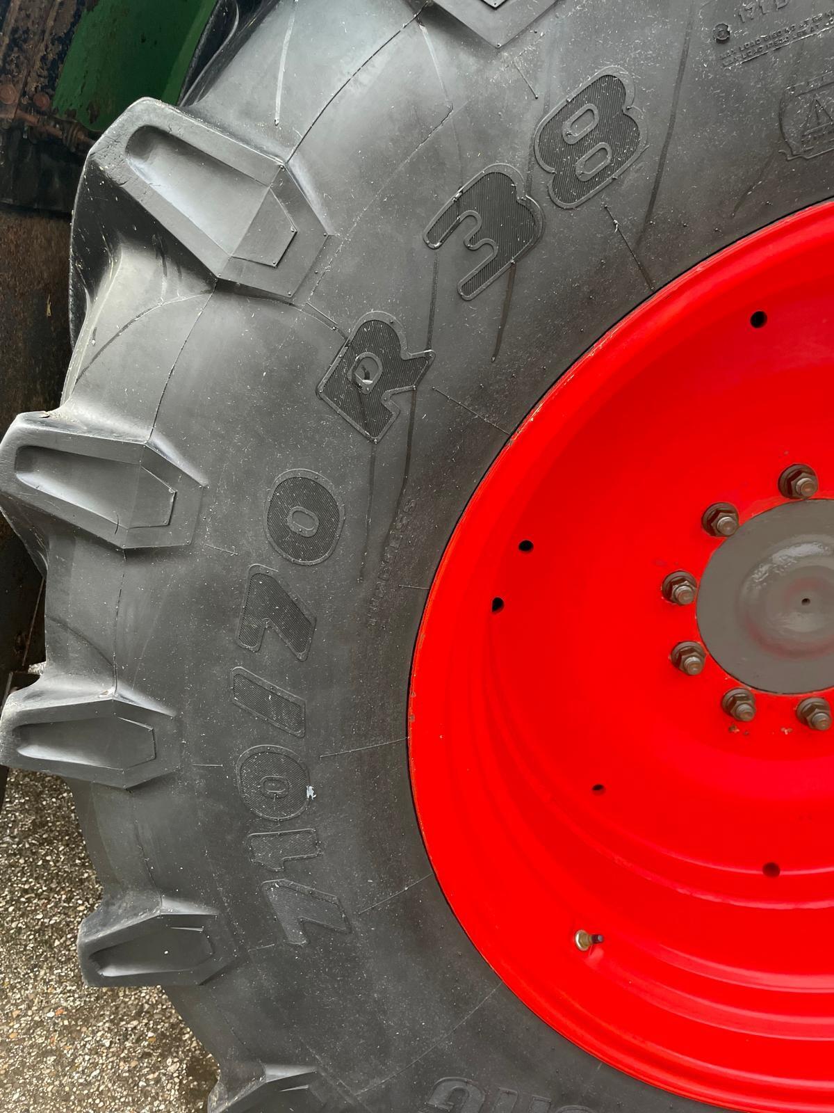 Reifen 710/70R38 3