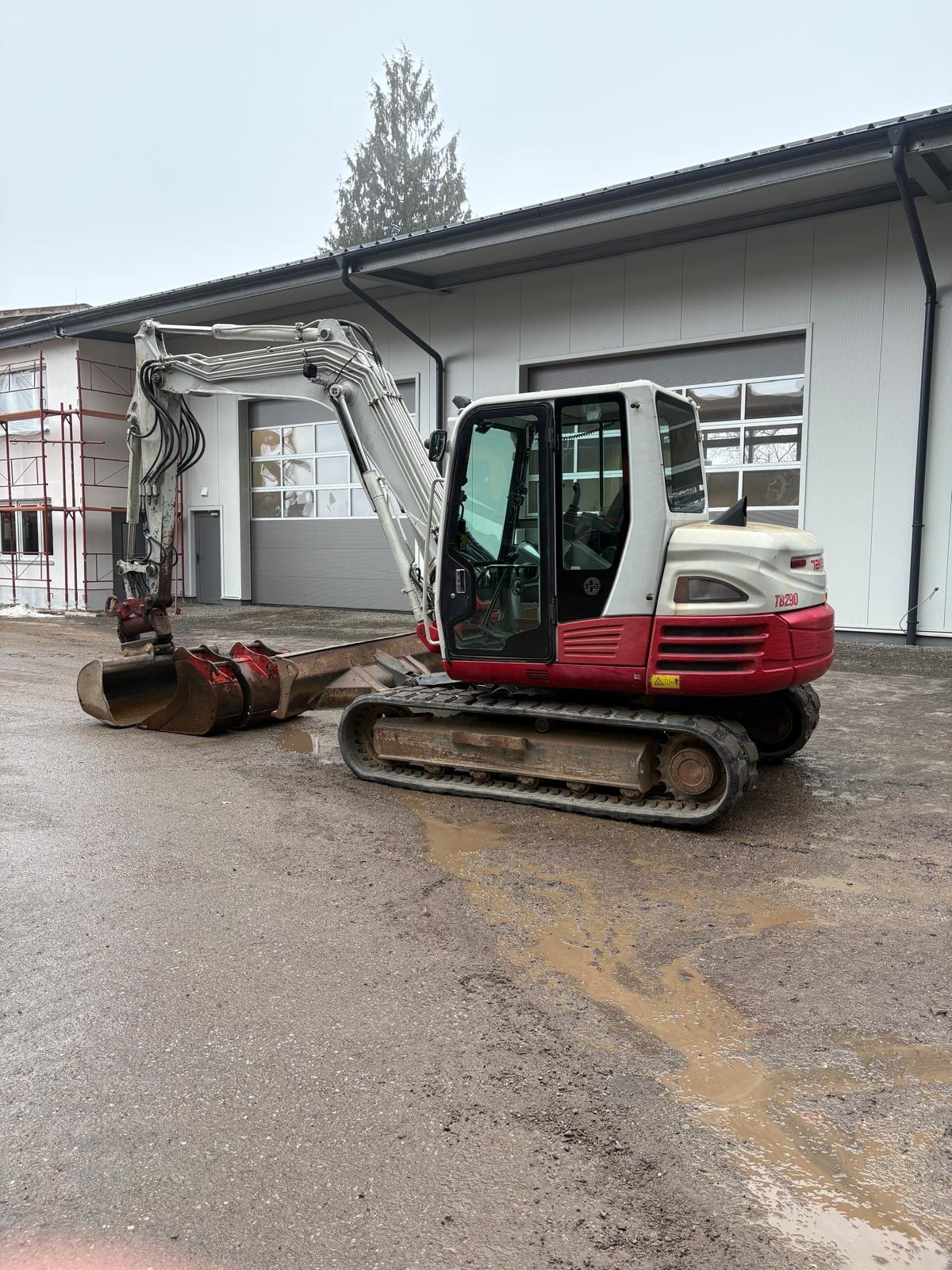 Bagger Takeuchi TB290 3