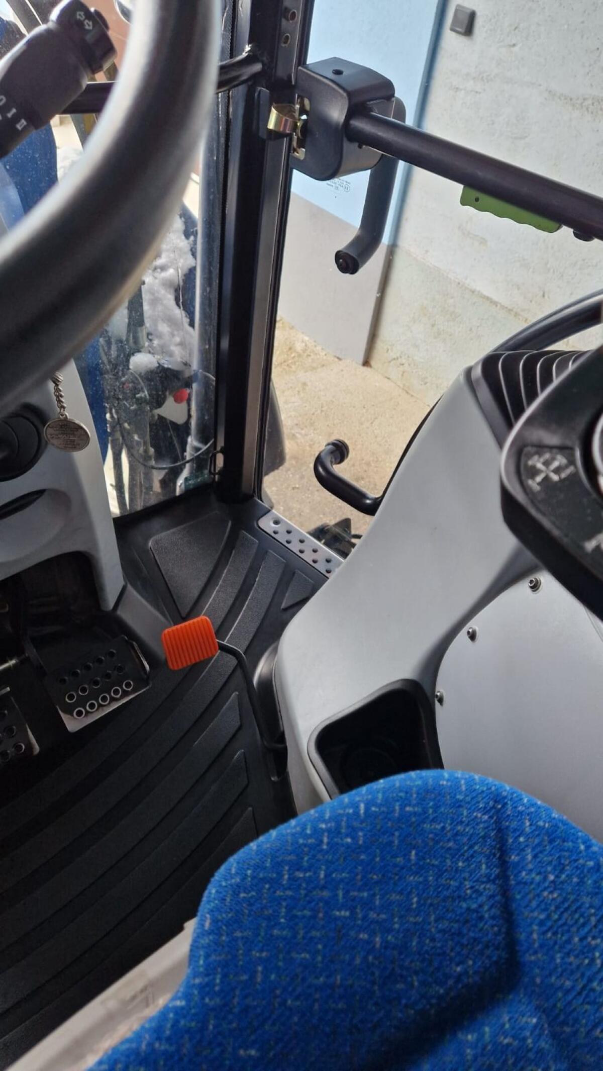 Verkaufe New Holland T5.95 Elektro Command 3