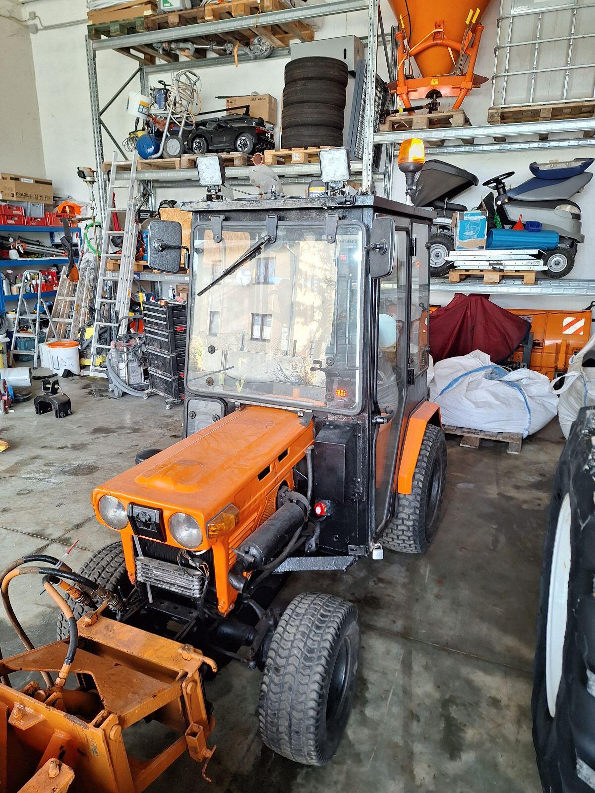 Winterdienst Kubota Traktor B7100 2