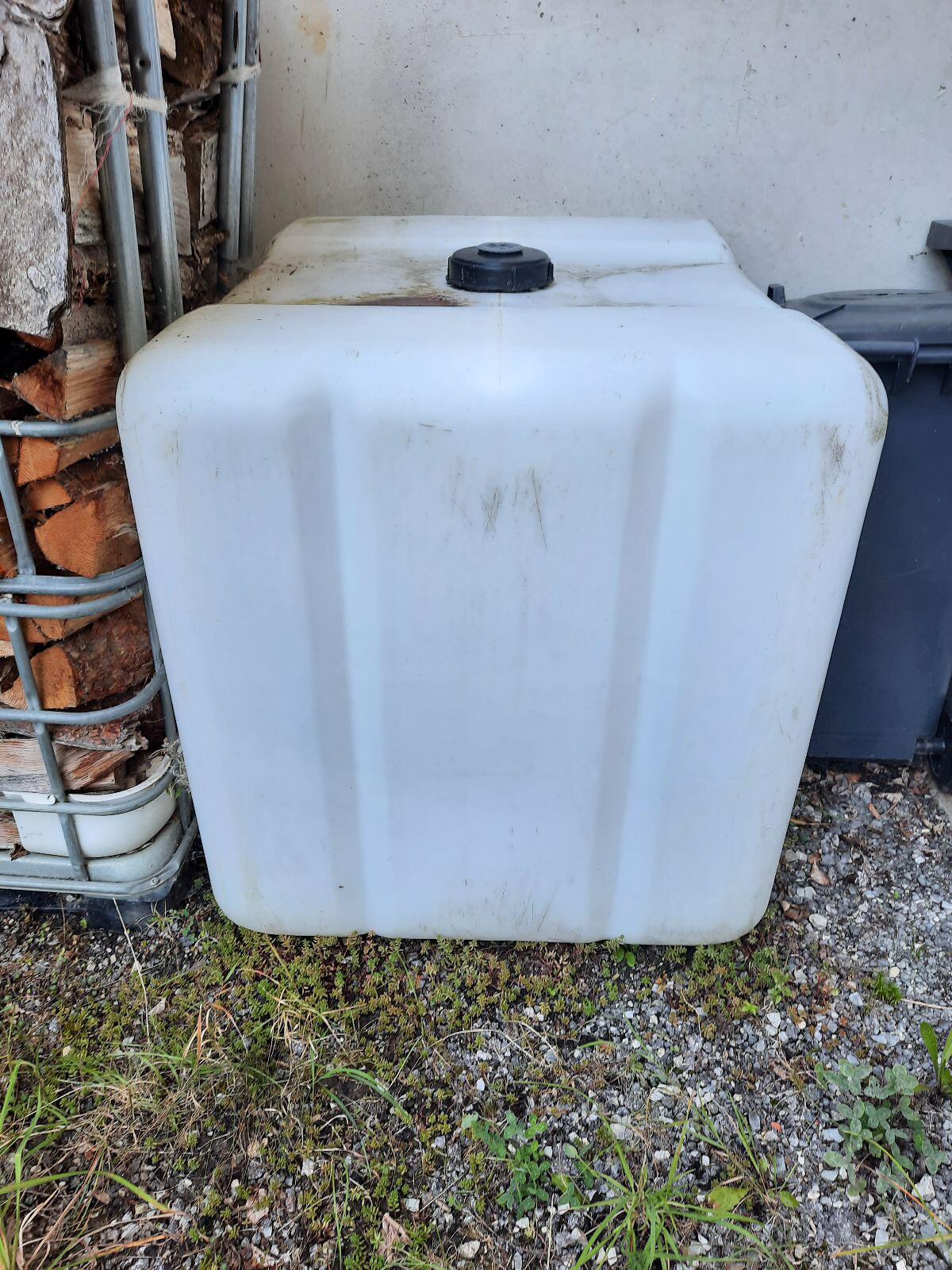 Regenwassertank mit Gitter 2