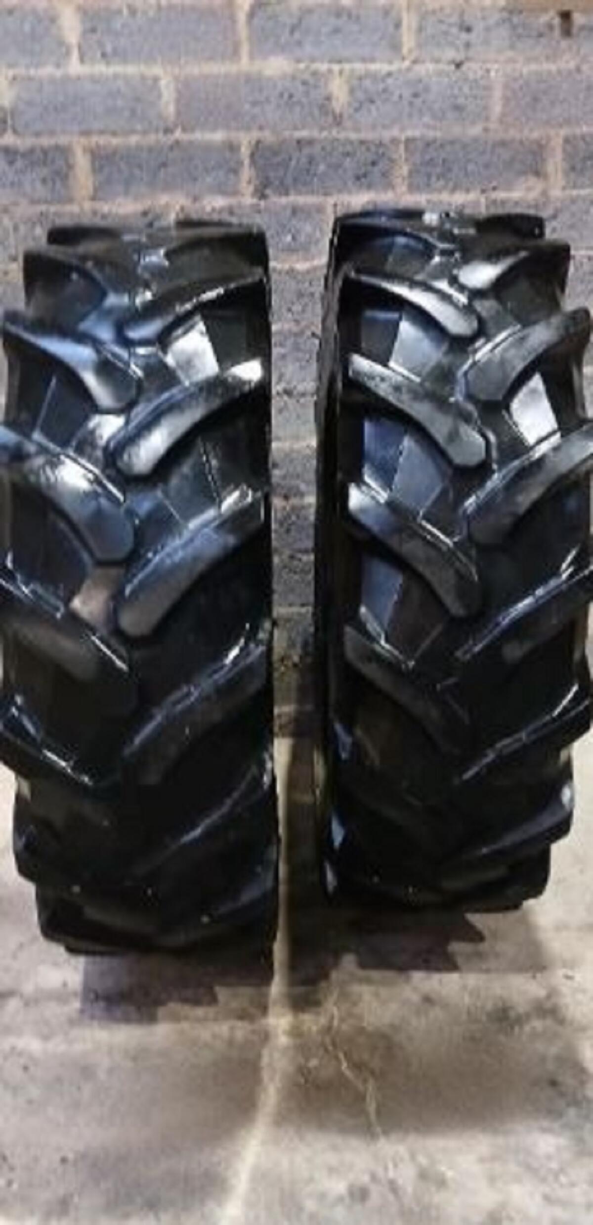 2 Schlepperreifen der Marke Pirelli, Reifengröße 20.8R38 2