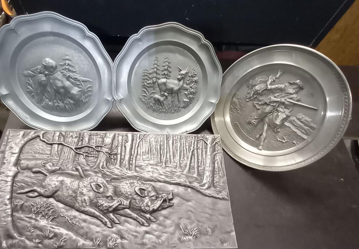 Zinn Teller und Rennende Wildschweine 2