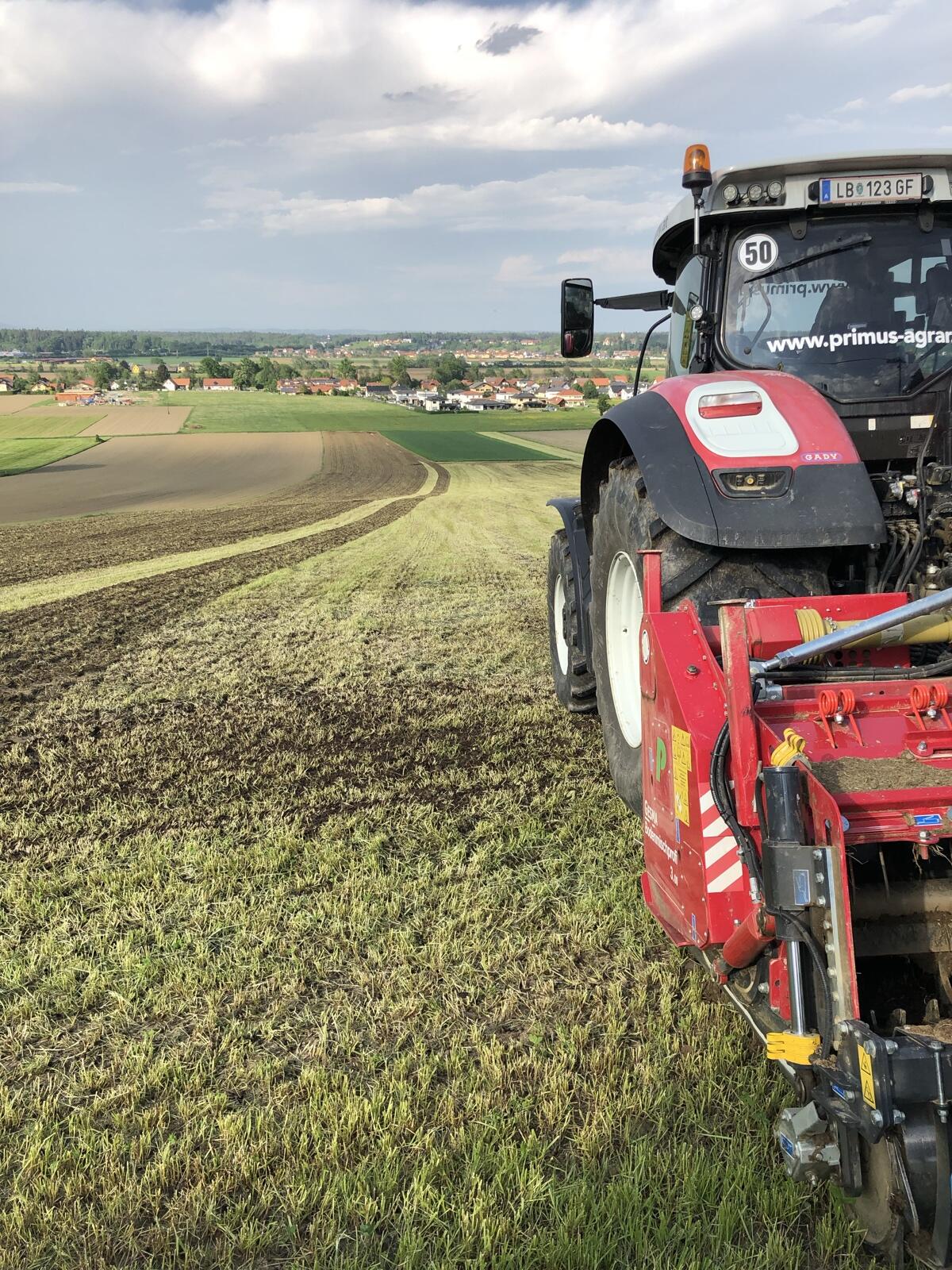 Gülle und Mist einarbeiten und Aussaat in einem Arbeitsgang 2