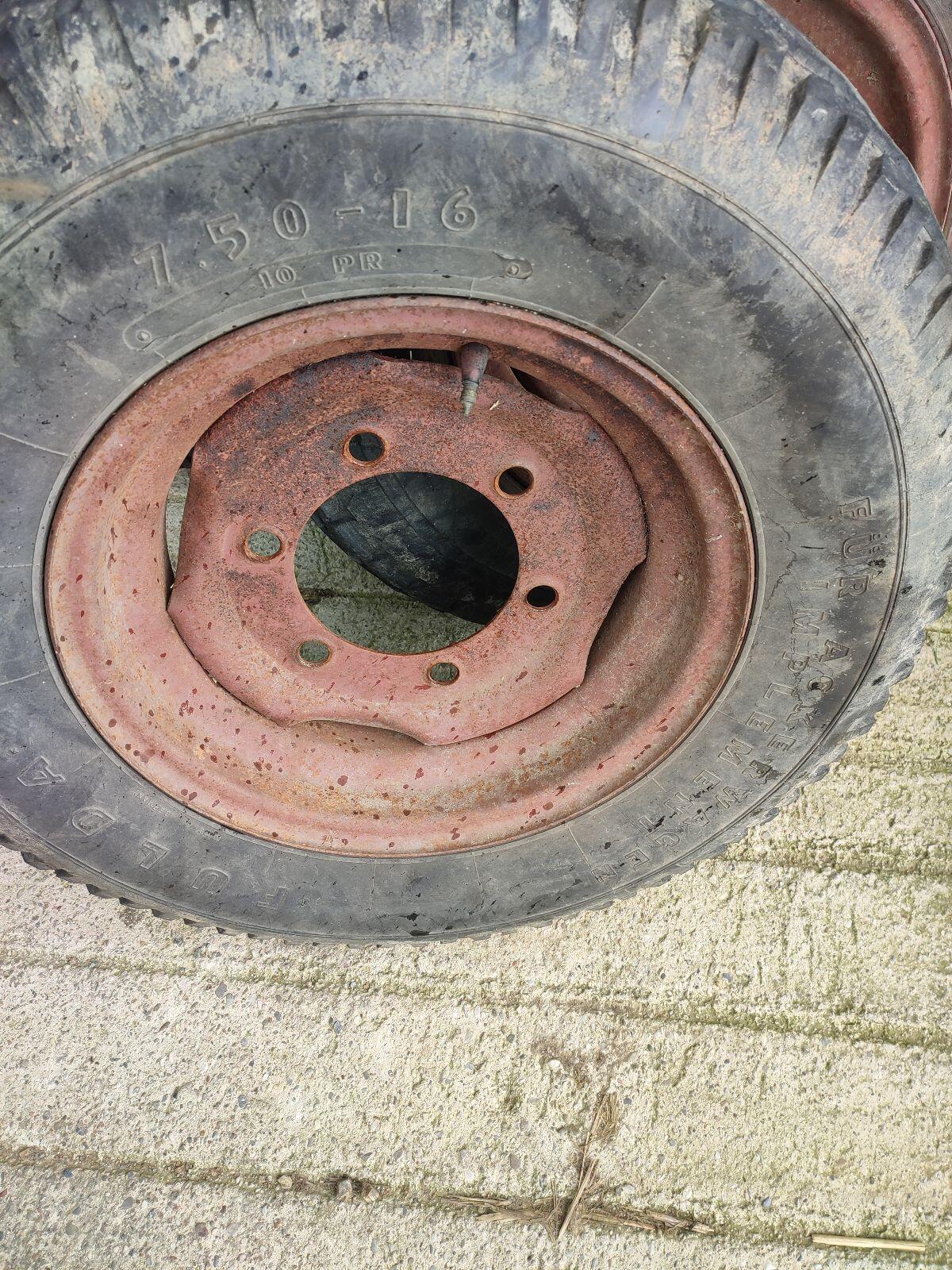 Verkaufe Reifen mit 6 Loch 7.50-16 3