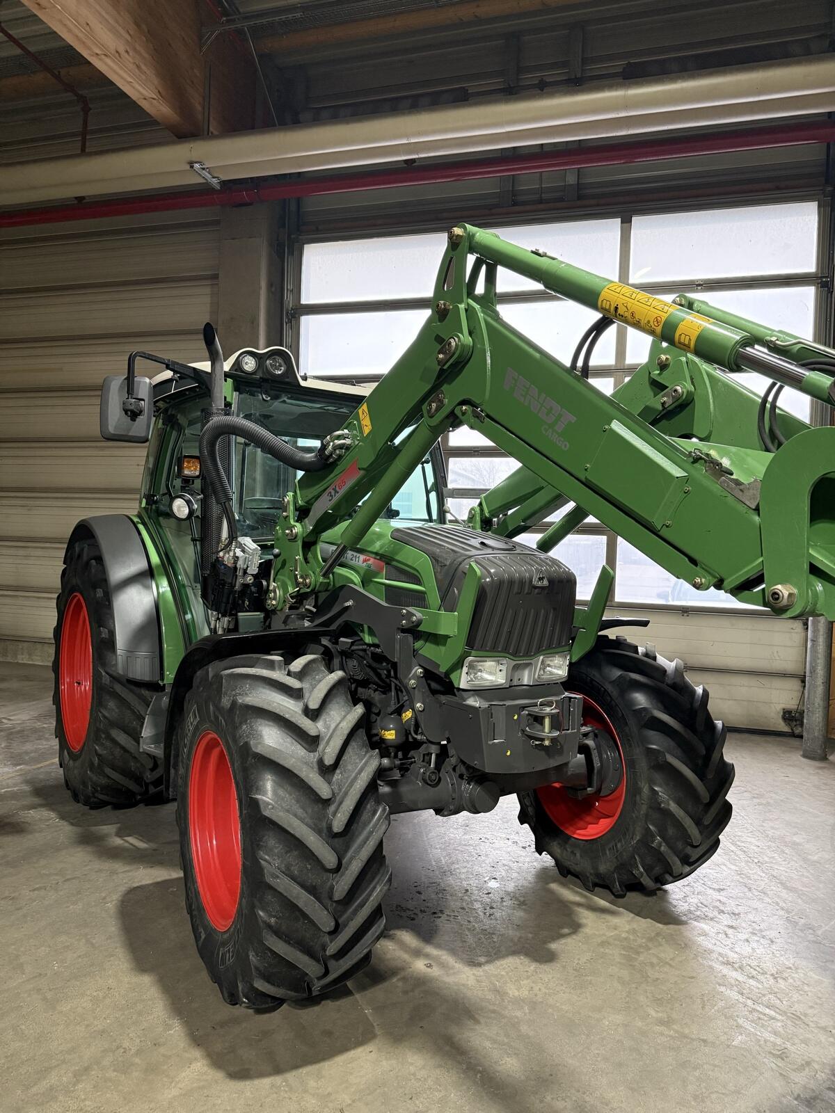 Fendt 211 S3 Vario, nur 1.280 Bstd., Preis brutto 3