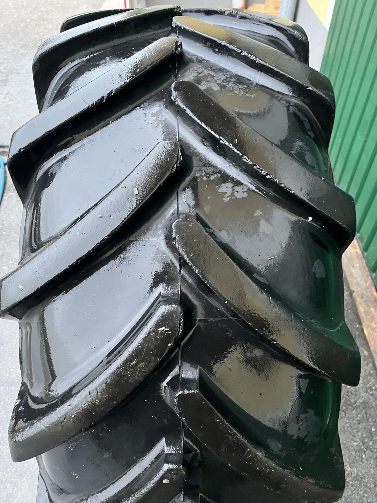 Verkaufe Reifen Michelin 440/65-R24 XM-108 3