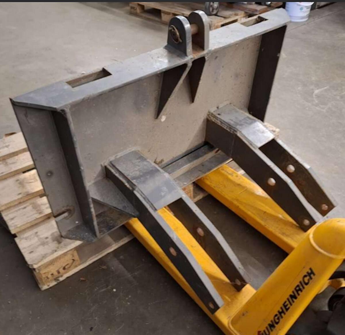 Schneeschild Aufnahmeplatte (z.B. Fendt Farmer 3xx-5xx LSA) 2