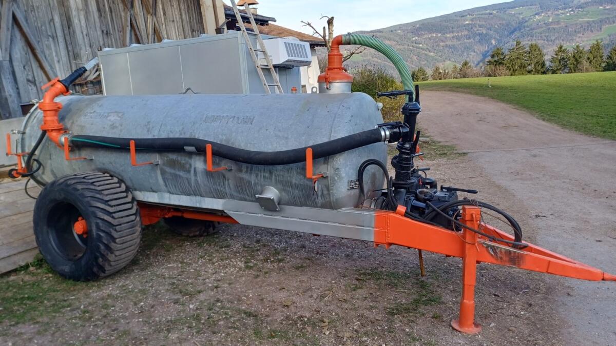 Güllefass für Berggebiete und Steilhangarbeiten 2