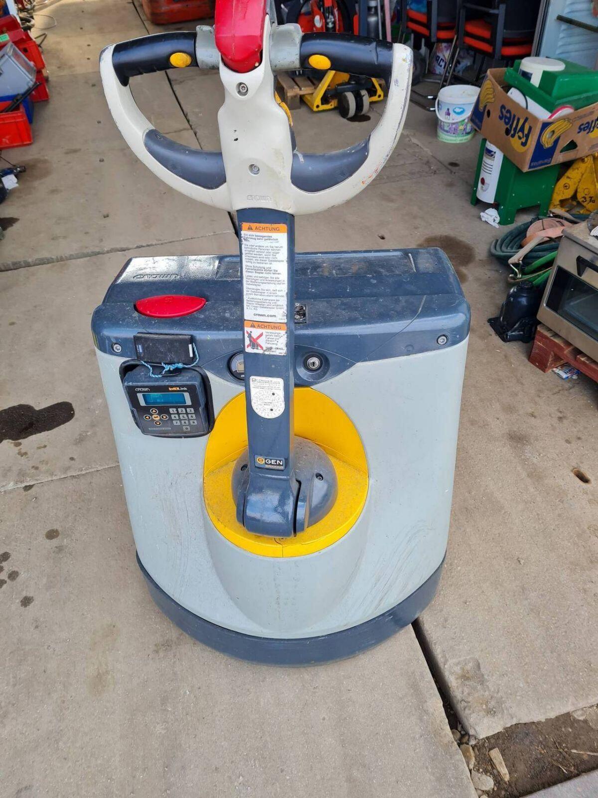 Crown WP3015 Ameise Hubwagen el. 3