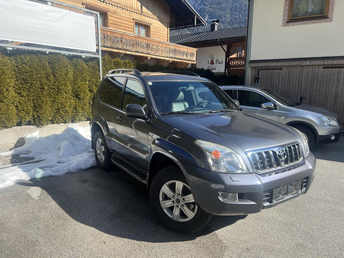 Toyota Land Cruiser 2