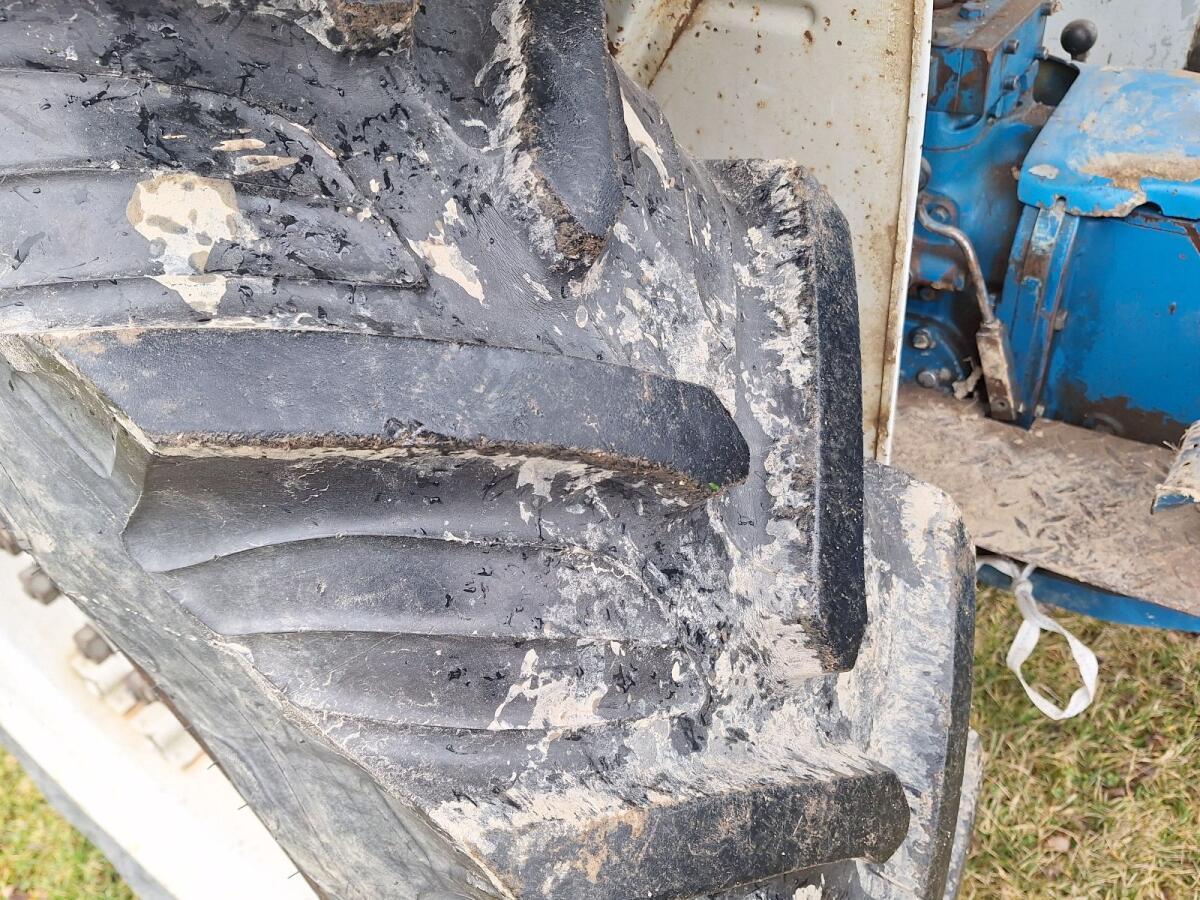 Verkaufe Ford 4610 Traktor 3