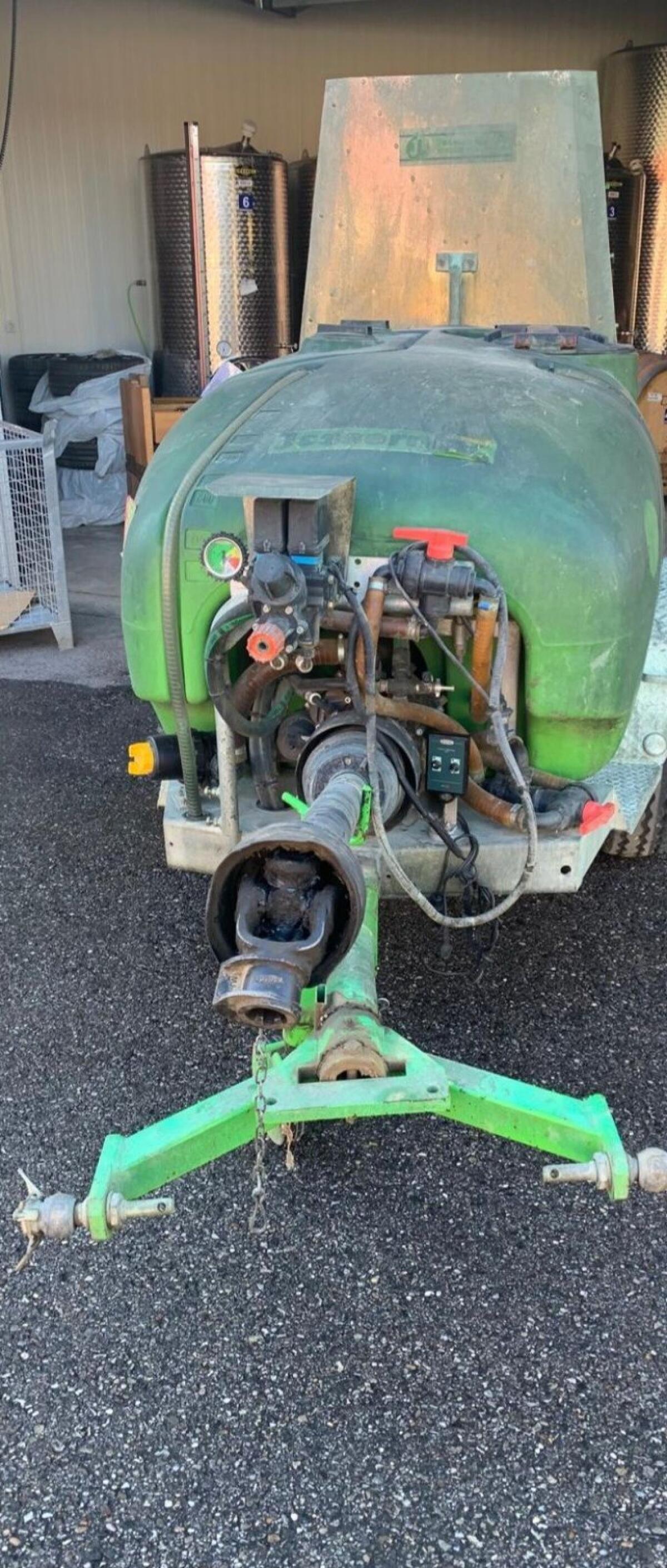 Verkaufe Jessernigg Weingartenspritze gezogen 2